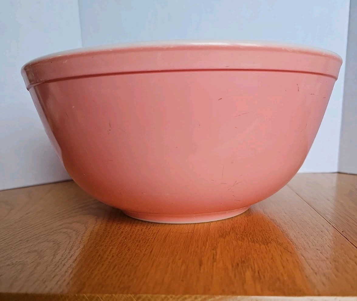 Vintage Pyrex Bowl Pink 403 2.5 Quarts