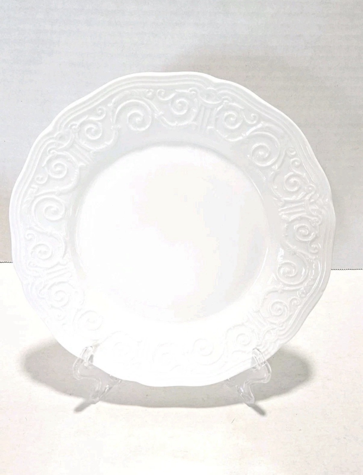 Wedgewood Traditions Heirloom Bone China Salad Plate 9″ White Scalloped