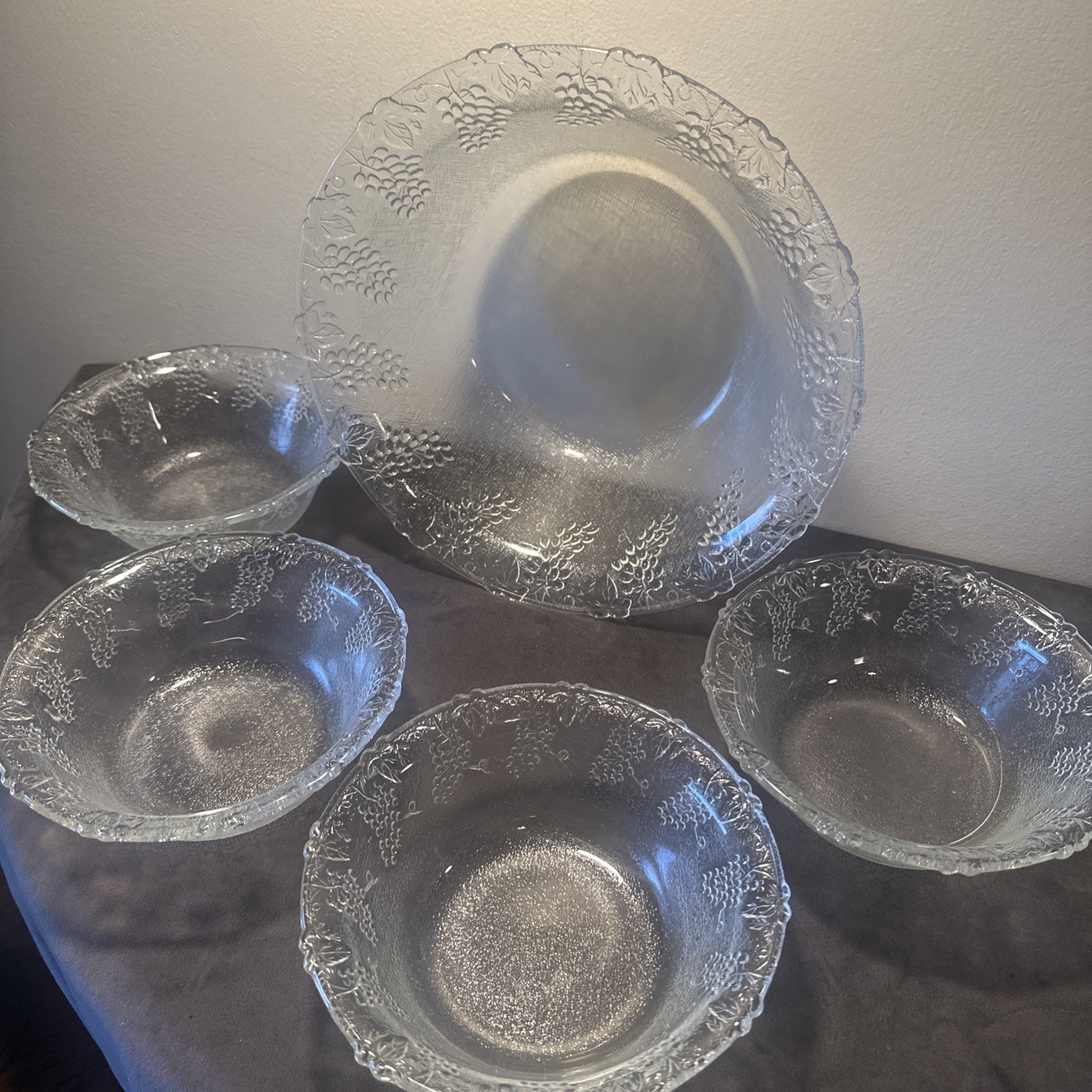 Vintage 1980’s KIG Embossed Grape Vine Glass Salad Bowl Set W/ 4 Serving Bowls