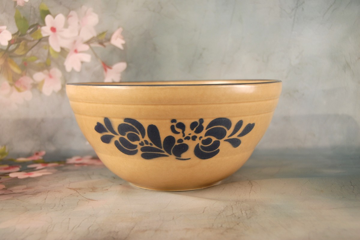 Vintage Pfaltzgraff Folk Art 10″ Mixing Bowl #460 – Mint Condition