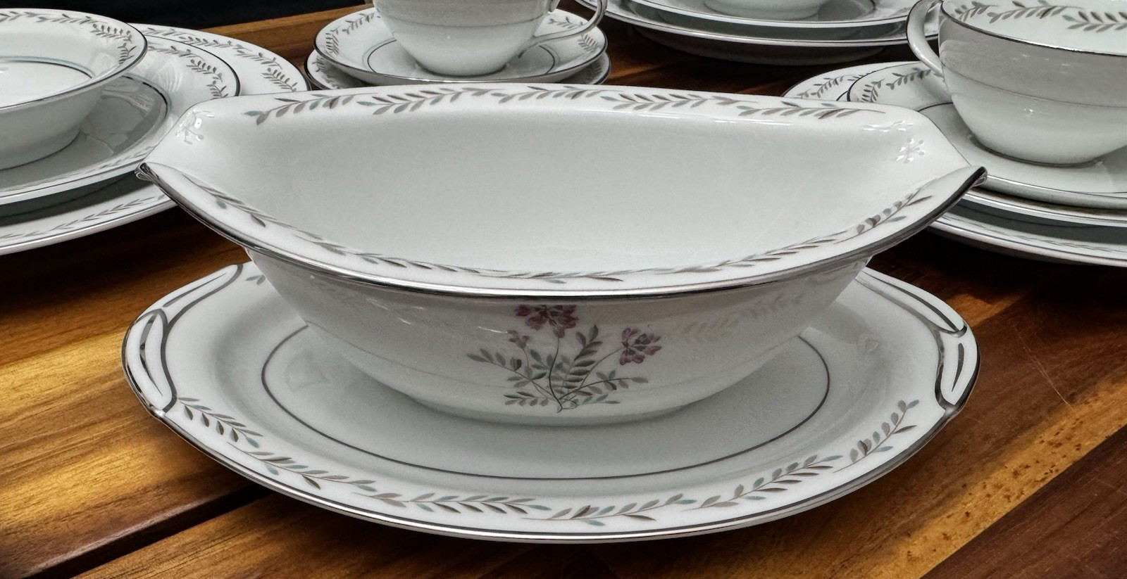 Vtg Noritake China 5608 “Bryce” 56 Piece Set – 8 Place Settings, Floral Pat. EUC