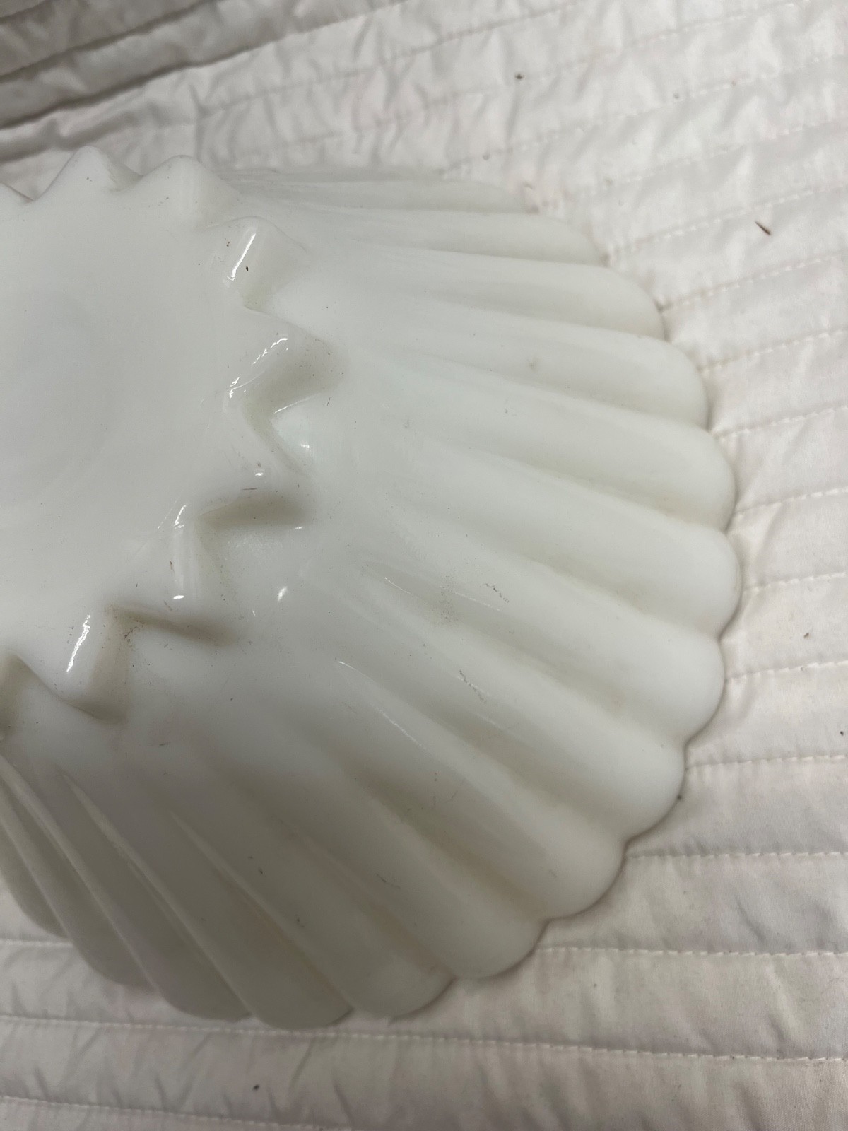 VTG 1950’s Anchor Hocking Milk Glass Gold Trimmed Punch/Serving Bowl 11″ x 5″