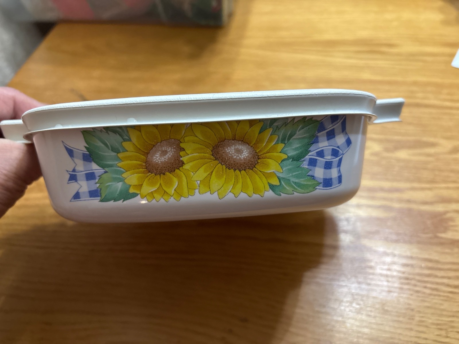 Corningware Sunsation casserole dish A 1 B 11 with snap lid