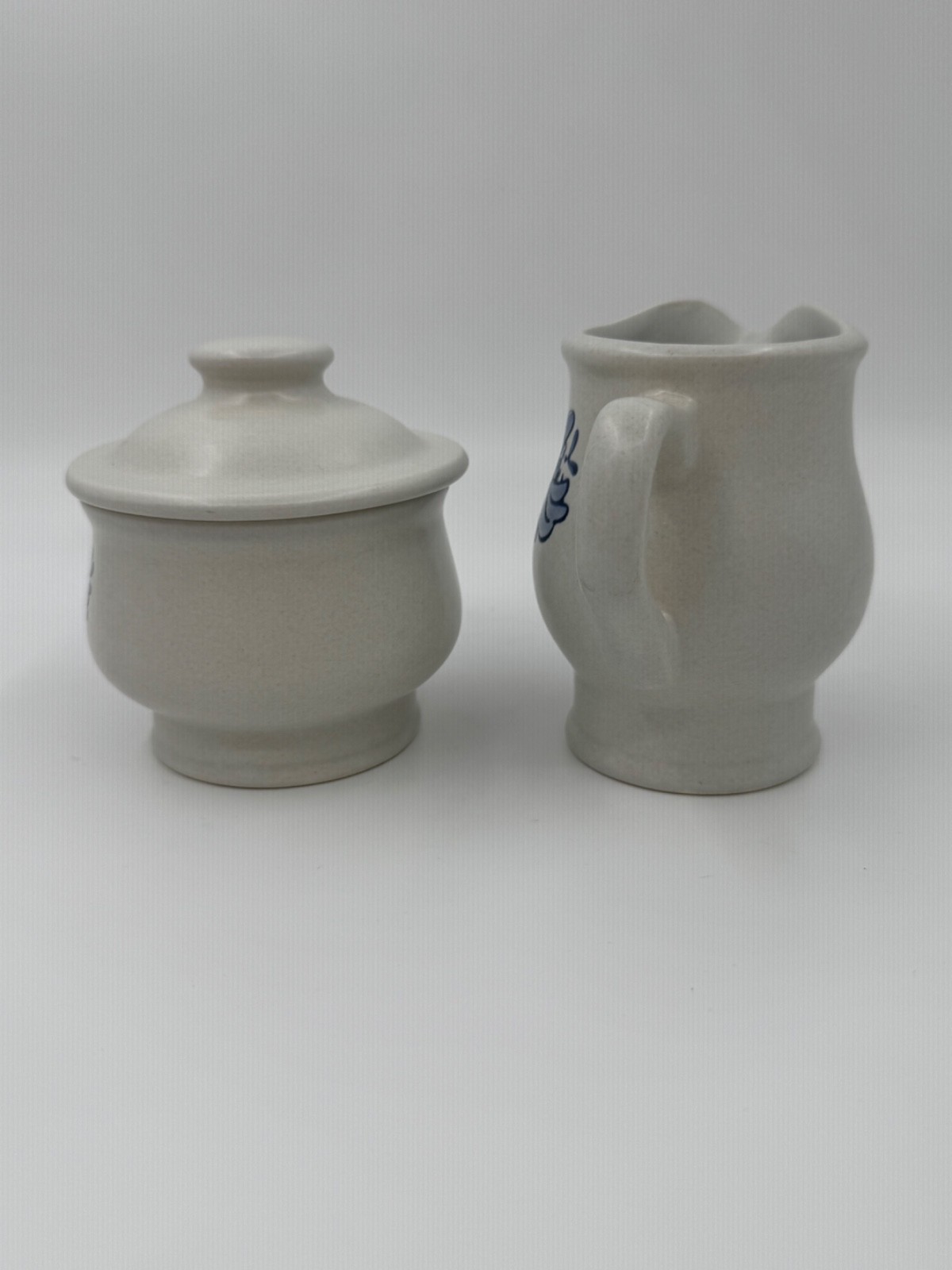 Vintage Pfaltzgraff Yorktowne Creamer #7-24 & Sugar Bowl w/Lid #7-22 Blue Floral