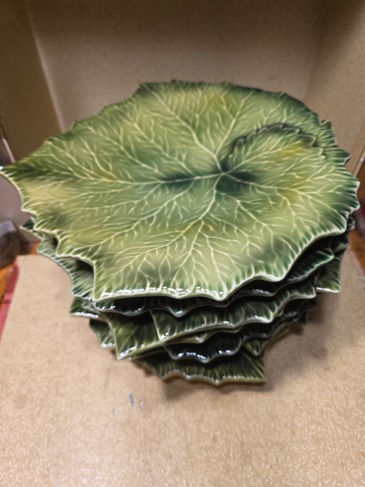 William-Sonoma 10 3/8″ Green Leaf Plate(s) Italy