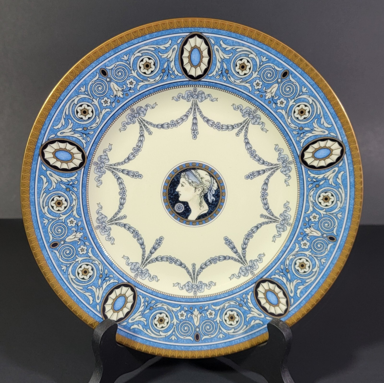 Wedgwood Madeleine 8 1/8″ Salad Plate with Center Medallion *Pristine Condition*