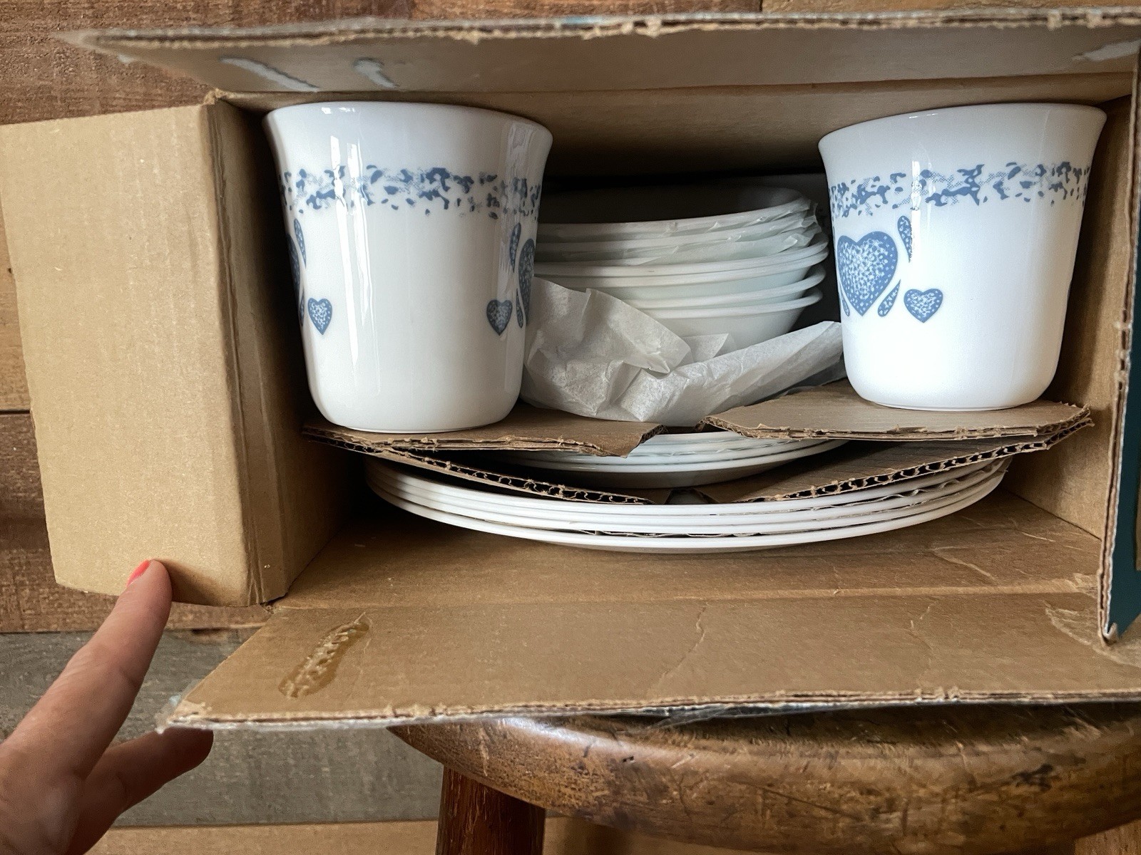 1997 Corelle Livingware by Corning “BLUE HEARTS” 20 pc dining set – NEW