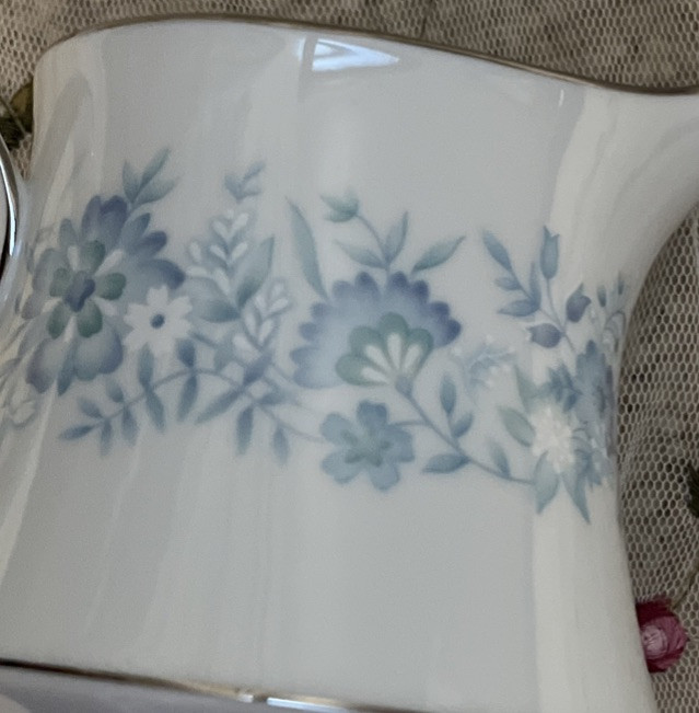 Noritake China Milford Pattern2227 White Blue Cream Milk Pitcher 4″ Platinum Rim