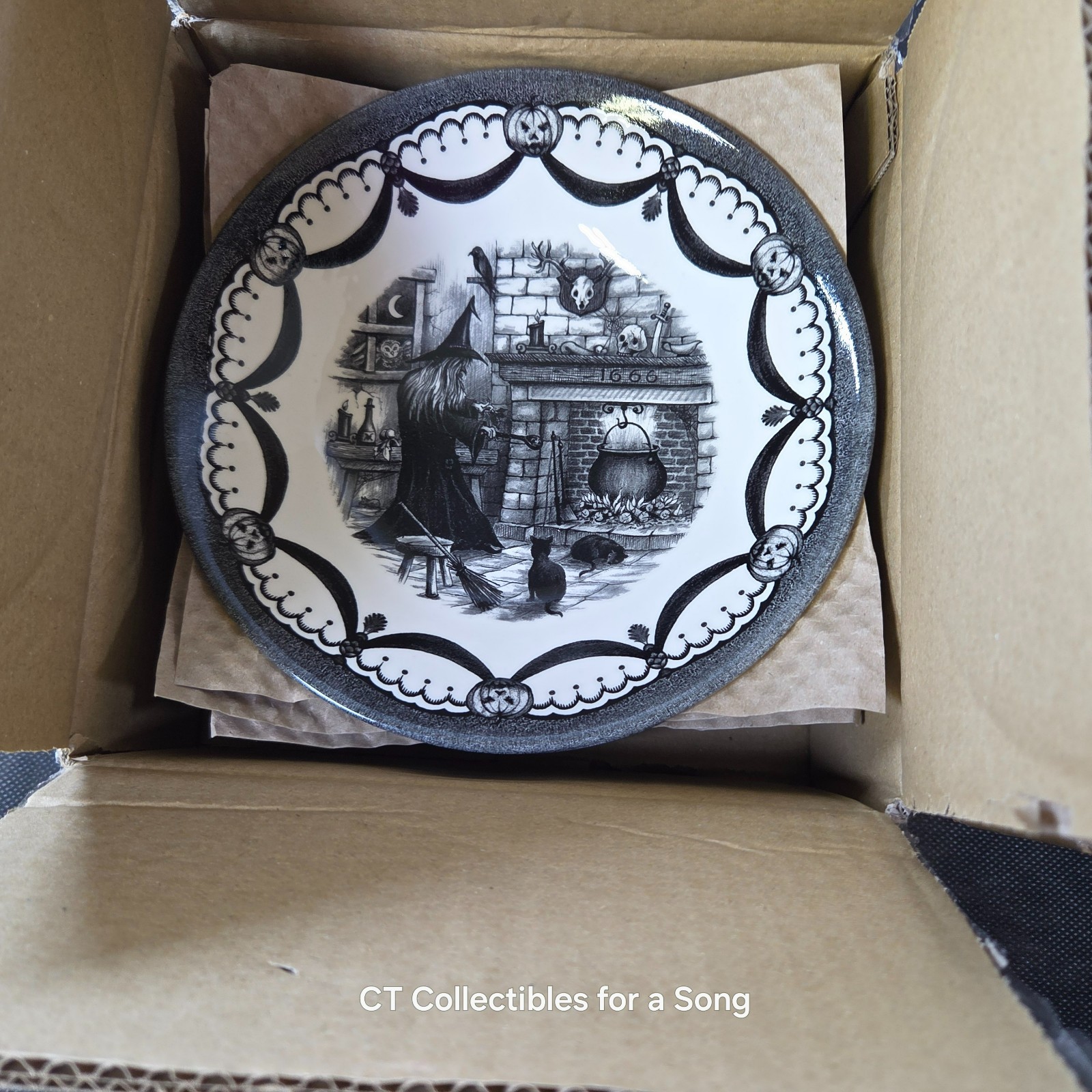 New Set 12 Royal Stafford Haunted Home Cereal Bowls 7 1/2″ Black & White in Box