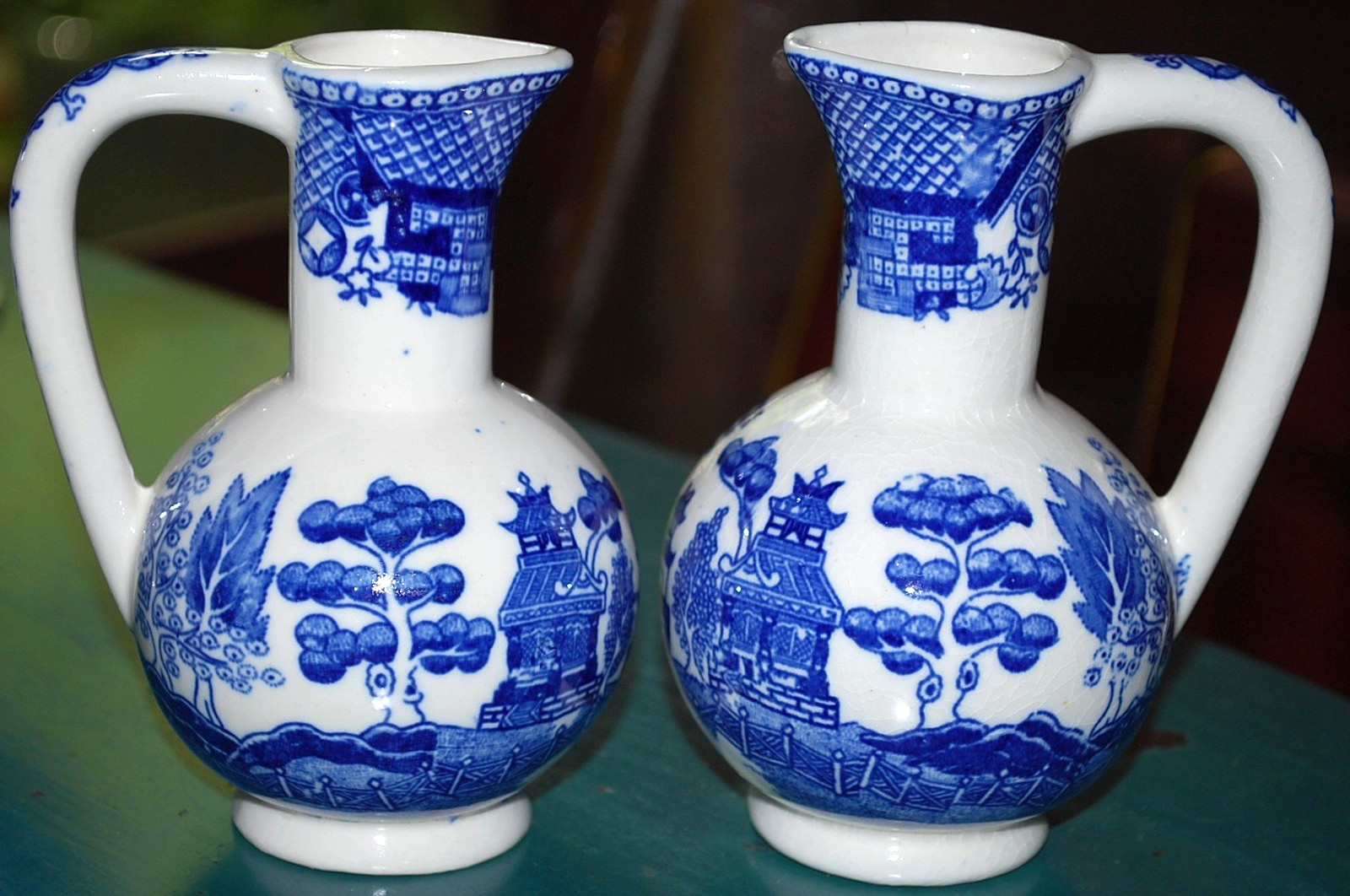 Vtg Set 2 BLUE WILLOW Oil & Vinegar Cruets OLD STYLE Japan w Label 5″ ASIAN Exc