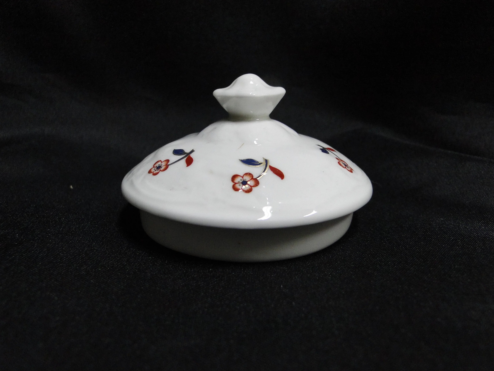Coalport St Louis, White w/ Blue, Rust, Gold: Sugar Bowl & Lid, 3 3/4″ Tall