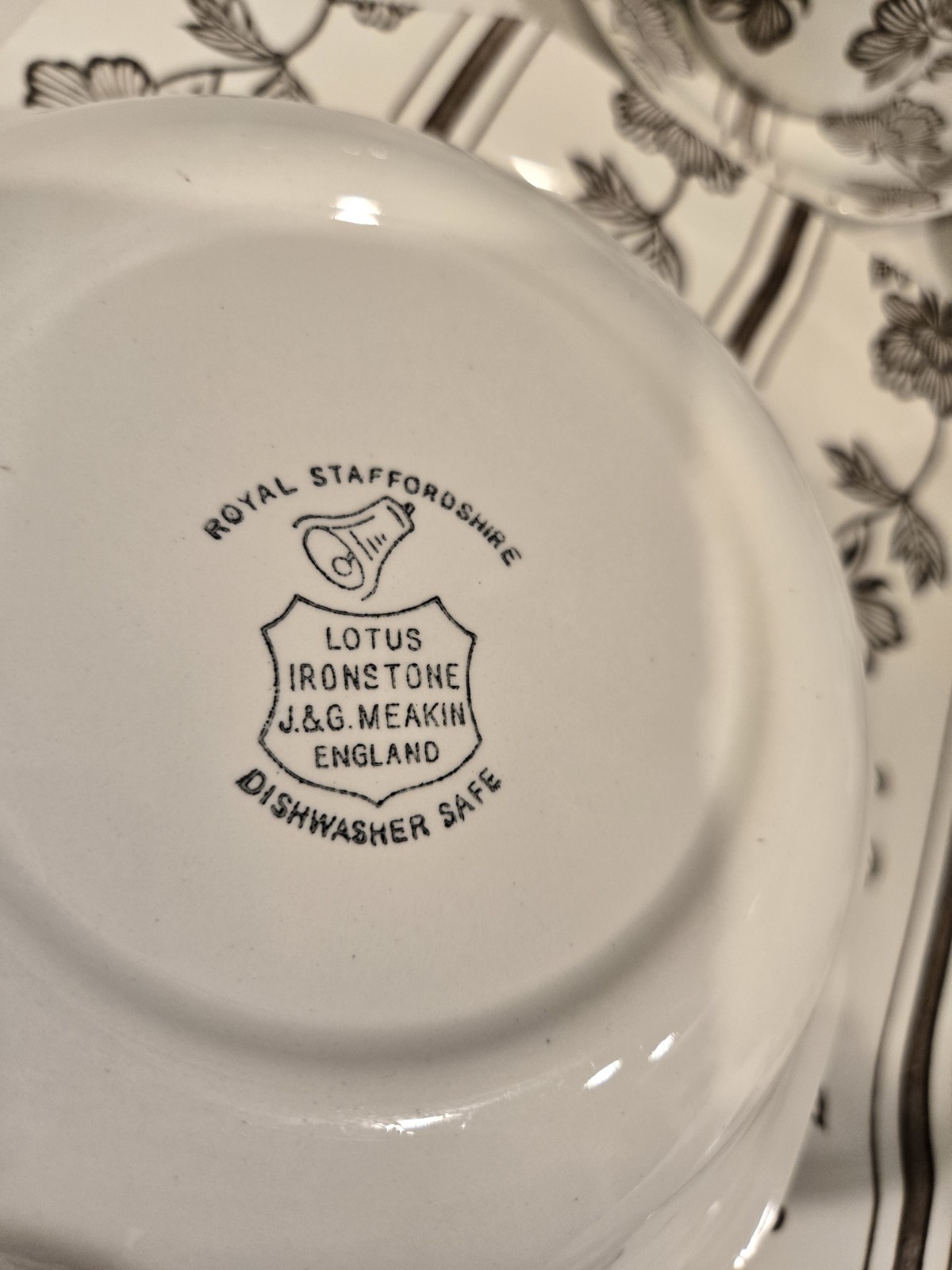 J&G Meakin Royal Staffordshire Lotus Ironstone dinnerware, Place Setting For 12