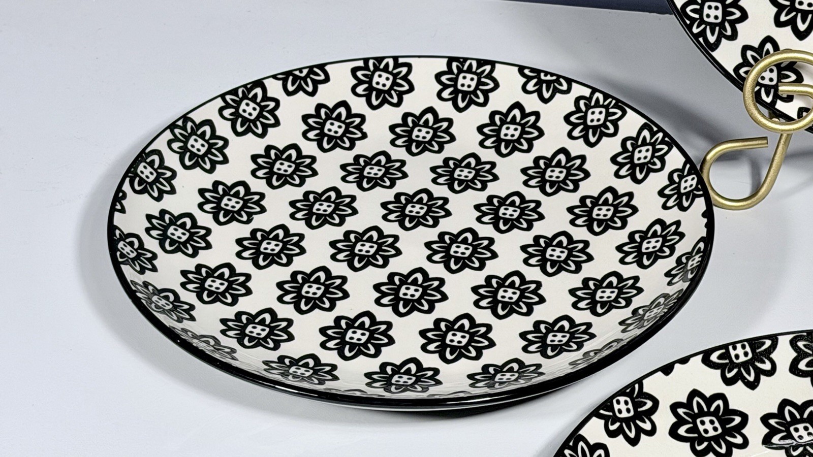 Set of 4 Certified International Black White Floral Dinner Plates 10.5”