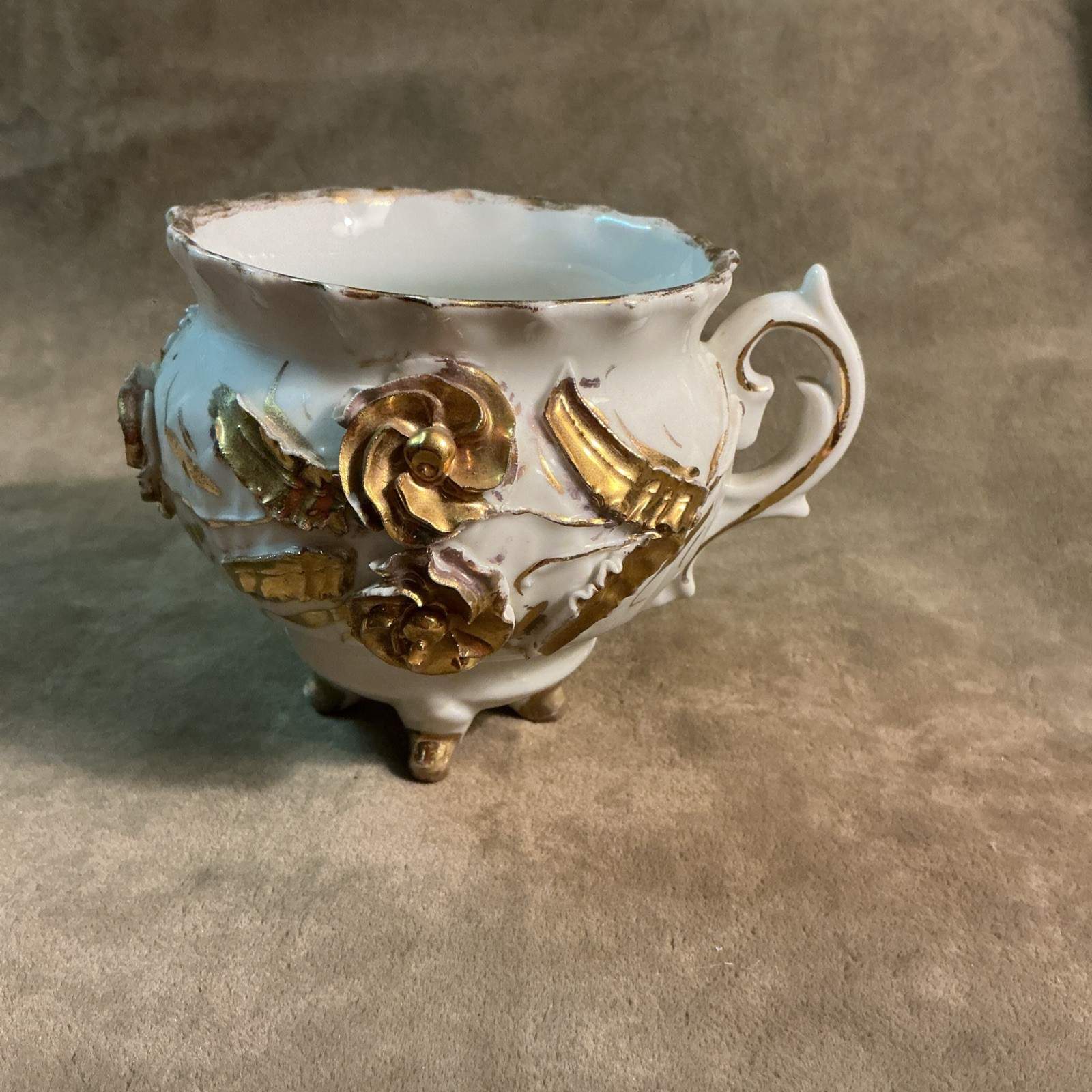 Late 19Th Century Victorian White Porcelain Cup Gilt /Gold Flowers Design