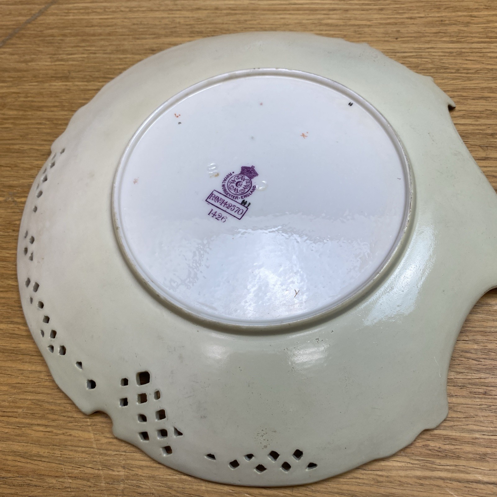 Atq 19th Century ROYAL WORCESTER Empress Reticulated 8 1/2” dia. Cabinet Plate