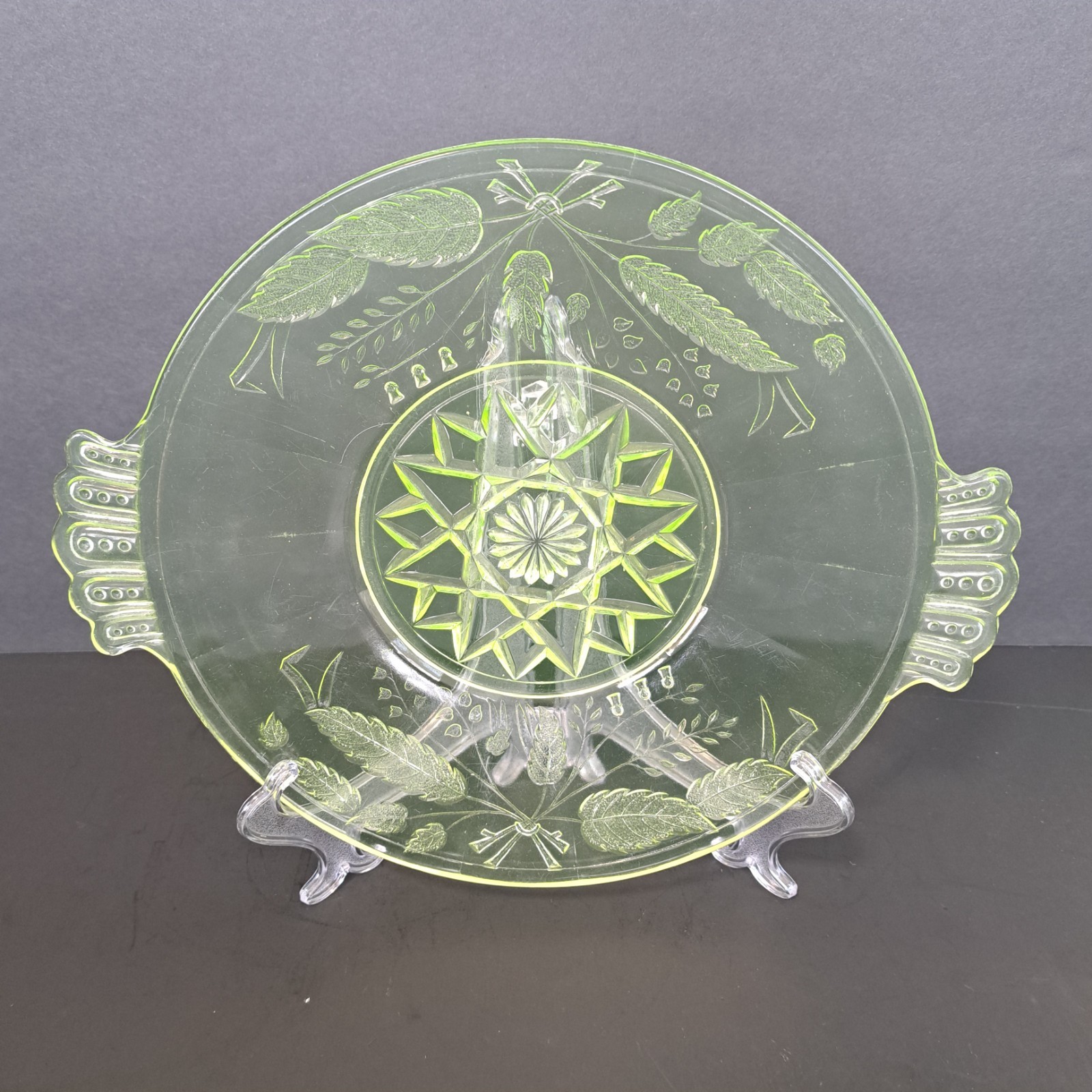 EAPG Antique Bryce Bros DUQUESNE Yellow Glass 9″ Plate Wheat and Barley Uranium