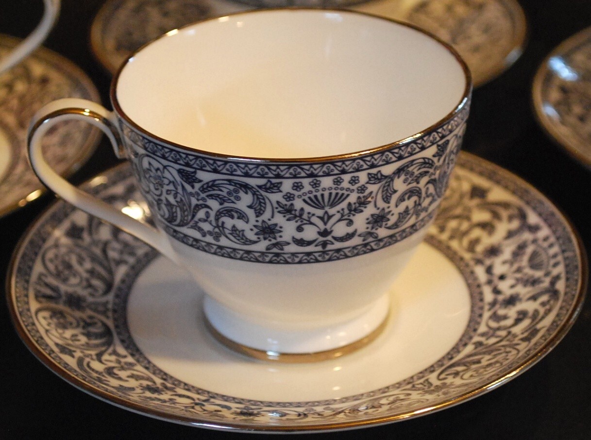 Set 4 MINTON Bone China INFANTA S744 Footed Cups & Saucers ENGLAND Blue & White
