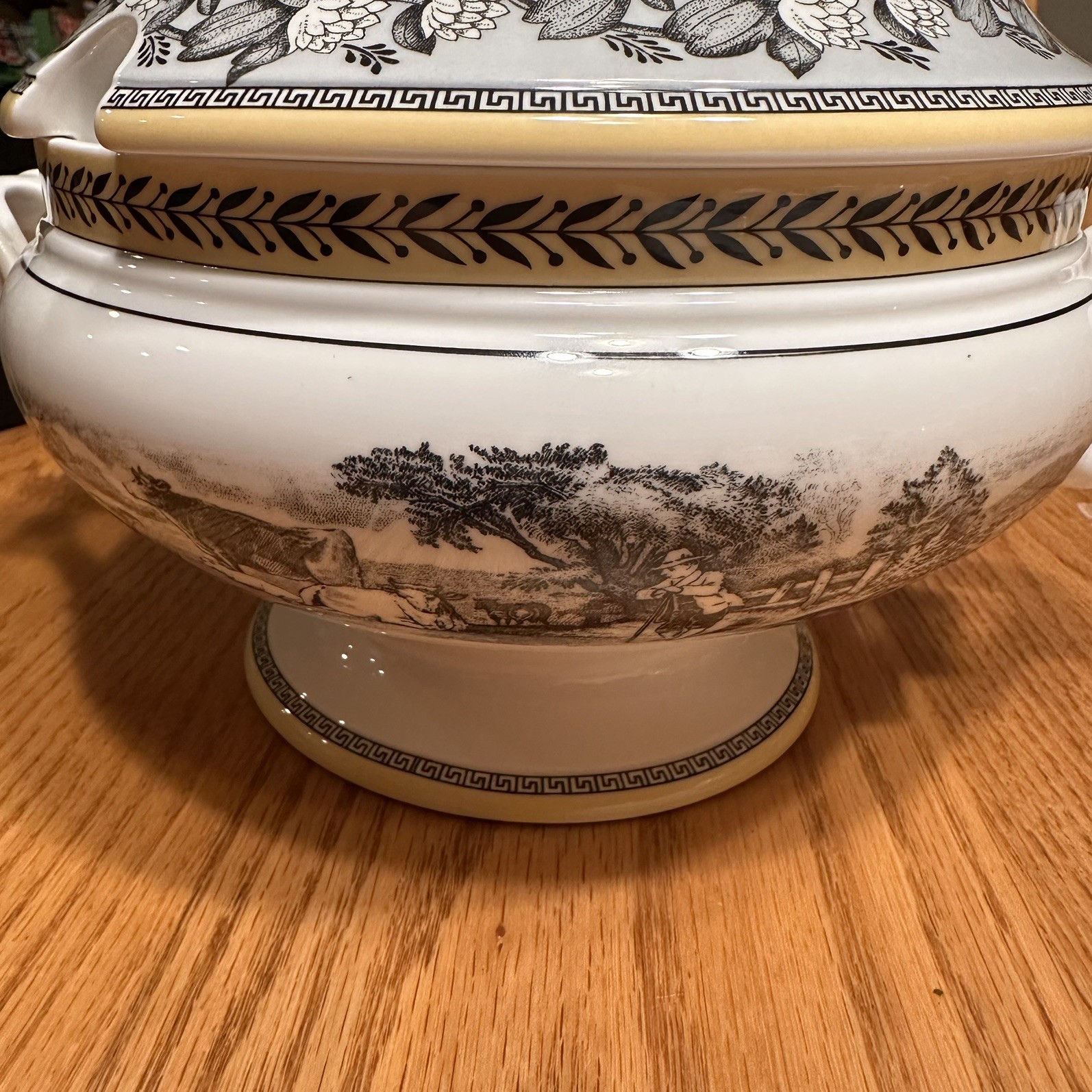 Villeroy & Boch Audun Ferme Covered Vegetable Bowl Tureen