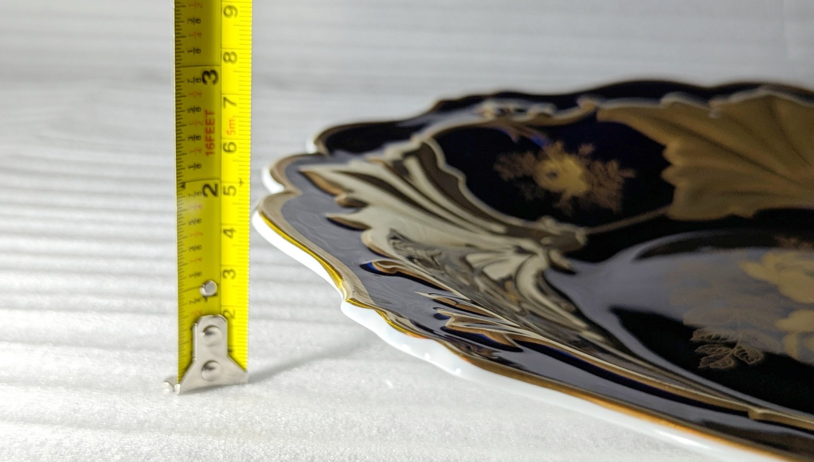 Weimar Porzellan Jutta Echt Kobalt 12.5″ Decorative Plate 522/66 – Gold Gilt