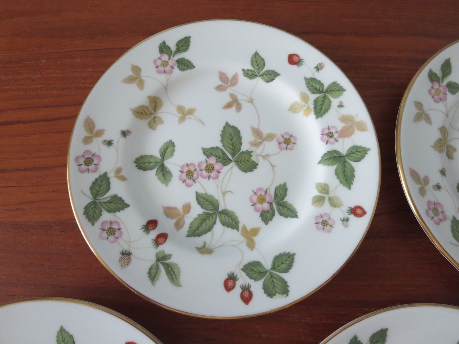 Set of 6 Wedgwood Bone China Wild Strawberry Bread & Butter Plates 6”