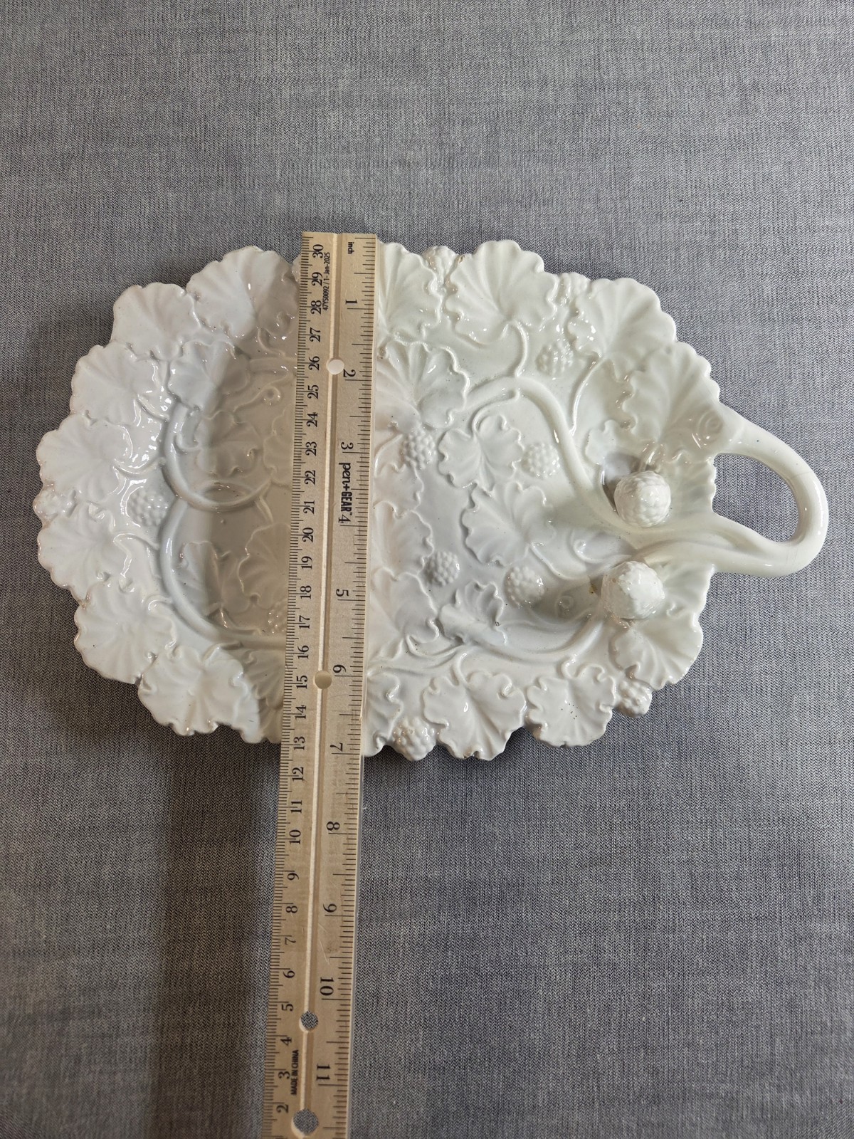 Vntg Italian White Ceramic Oval Dish Grapes Grapevine Handle Serving Plate 8”