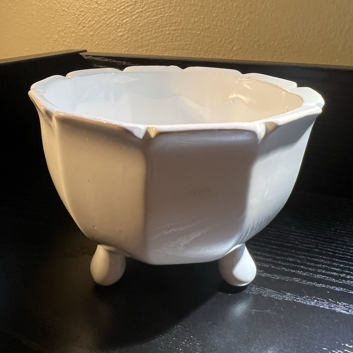 White Ceramic Footed Bowl Scalloped Rim Glossy Decorative Round 5 in x 3 in