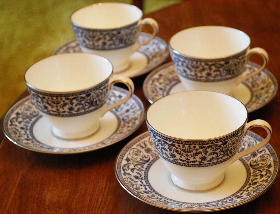 Set 4 MINTON Bone China INFANTA S744 Footed Cups & Saucers ENGLAND Blue & White