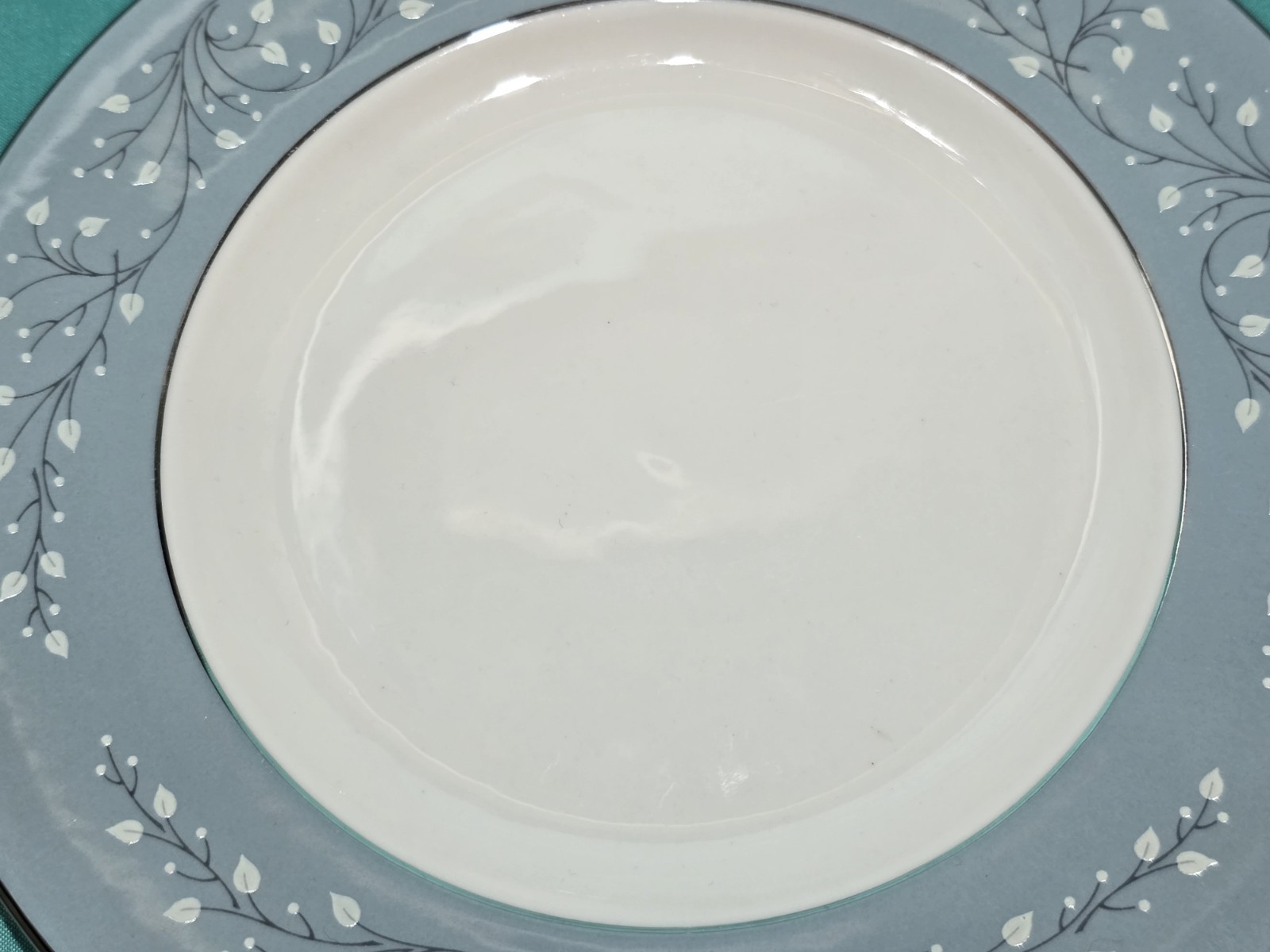 Set of 6 Syracuse Minuet Salad Plates 8″ White Florals On Blue, Platinum Trim
