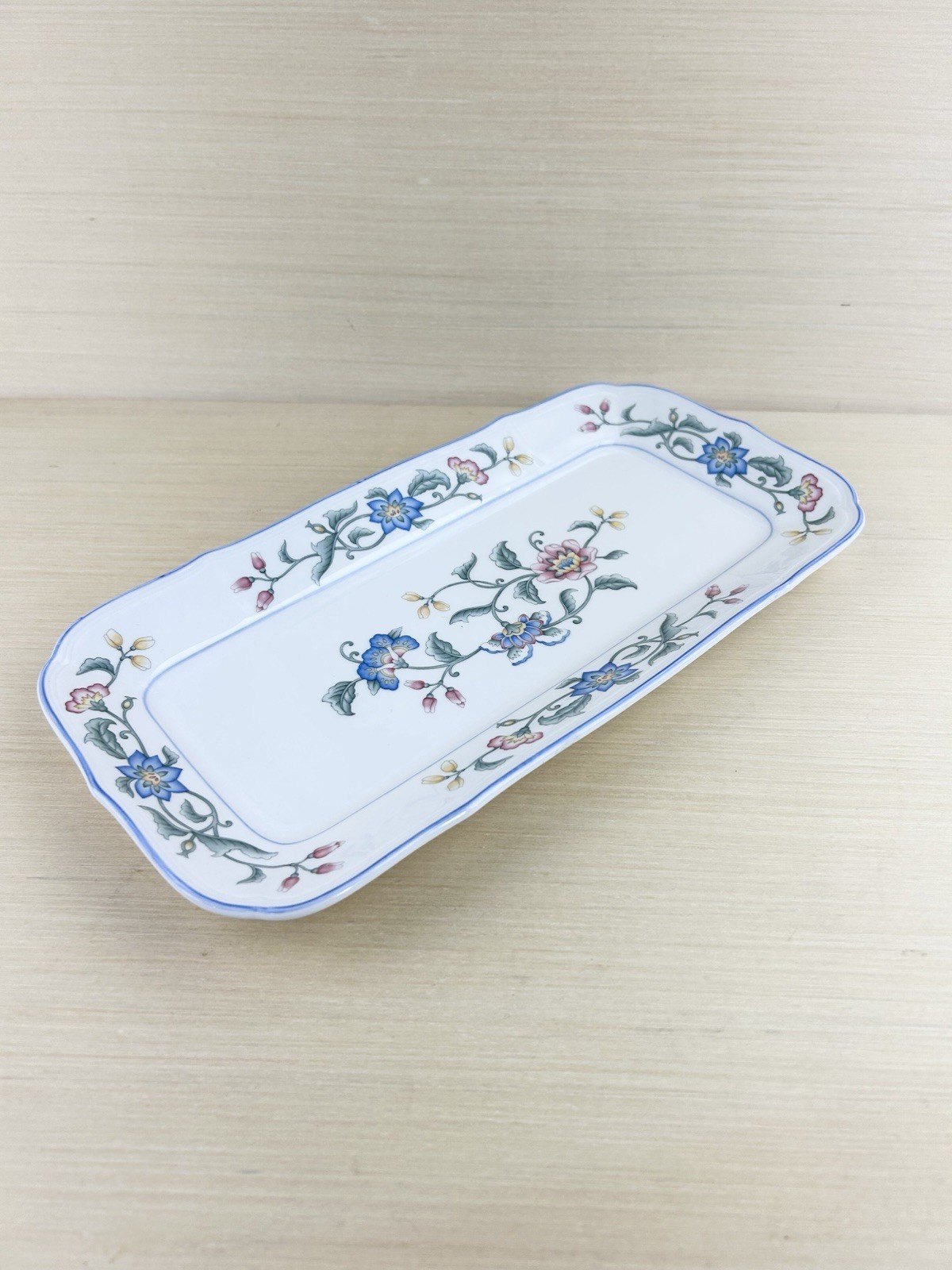 Villeroy & Boch Delia Sandwich Tray Vitro Porcelain 12 3/8 in X 6 3/8