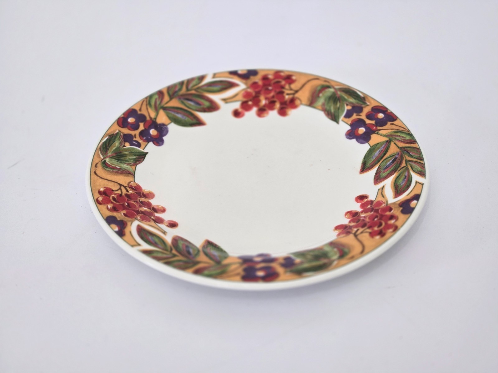 Vintage Gibson Everyday Dessert Plate – Grapes & Flowers Design