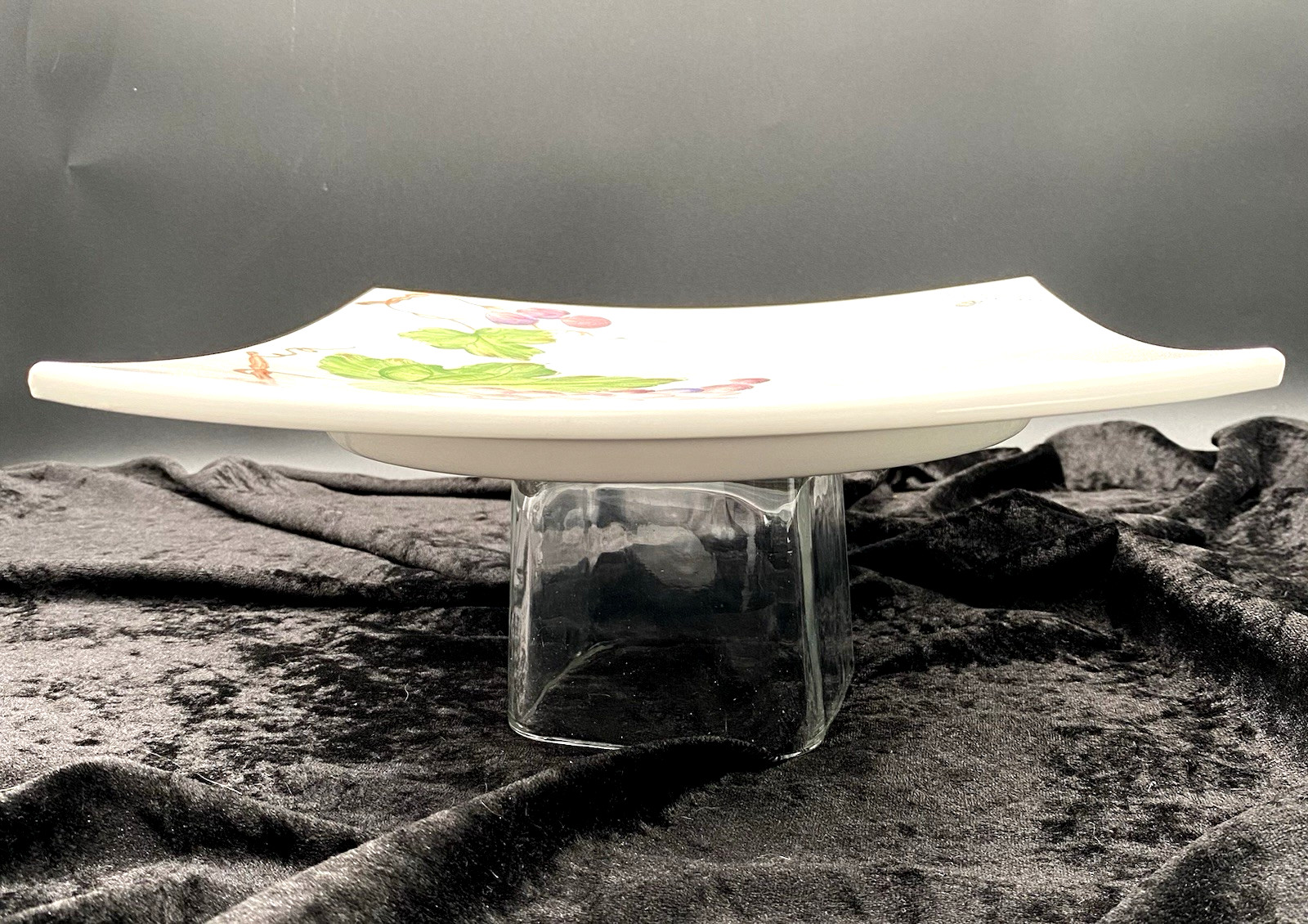 Cantina de Soave Winery Porcelain Serving Tray, Hand-painted Grapevines