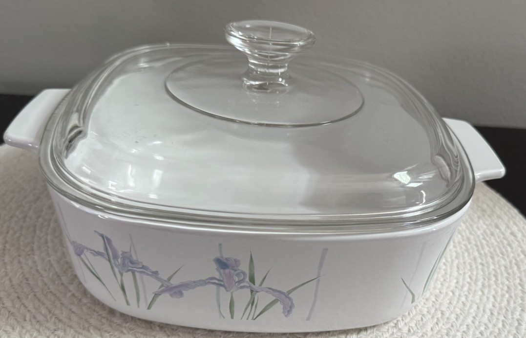 Vintage Corning Ware Shadow Iris A-2-B -2 Liter Baking Casserole Dish W/ Lid EUC