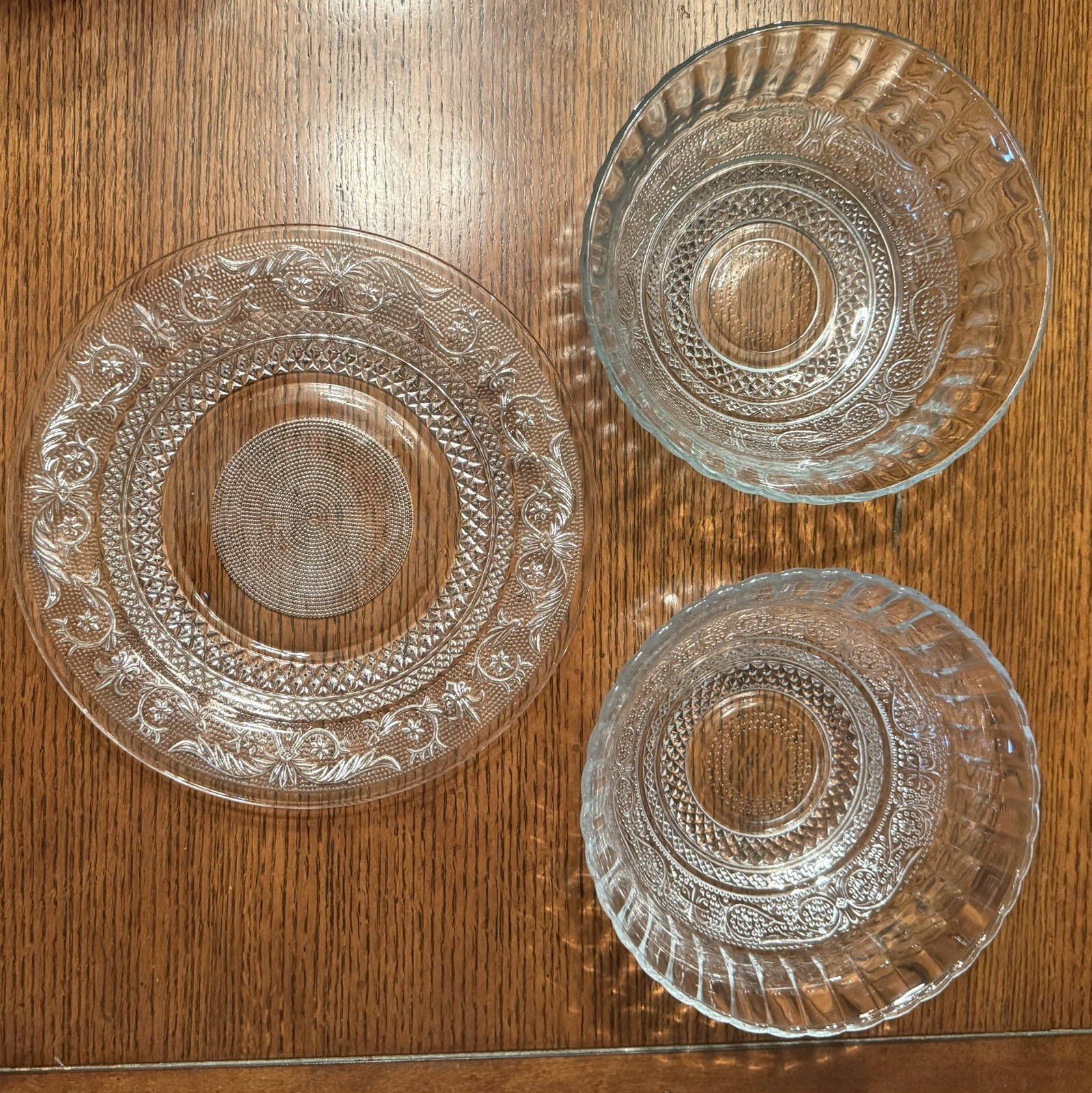 3 Pcs -VINTAGE KIG MALAYSIA Trellis Glass Sandwich; 2 Serving Bowls & 1 Lg Plate