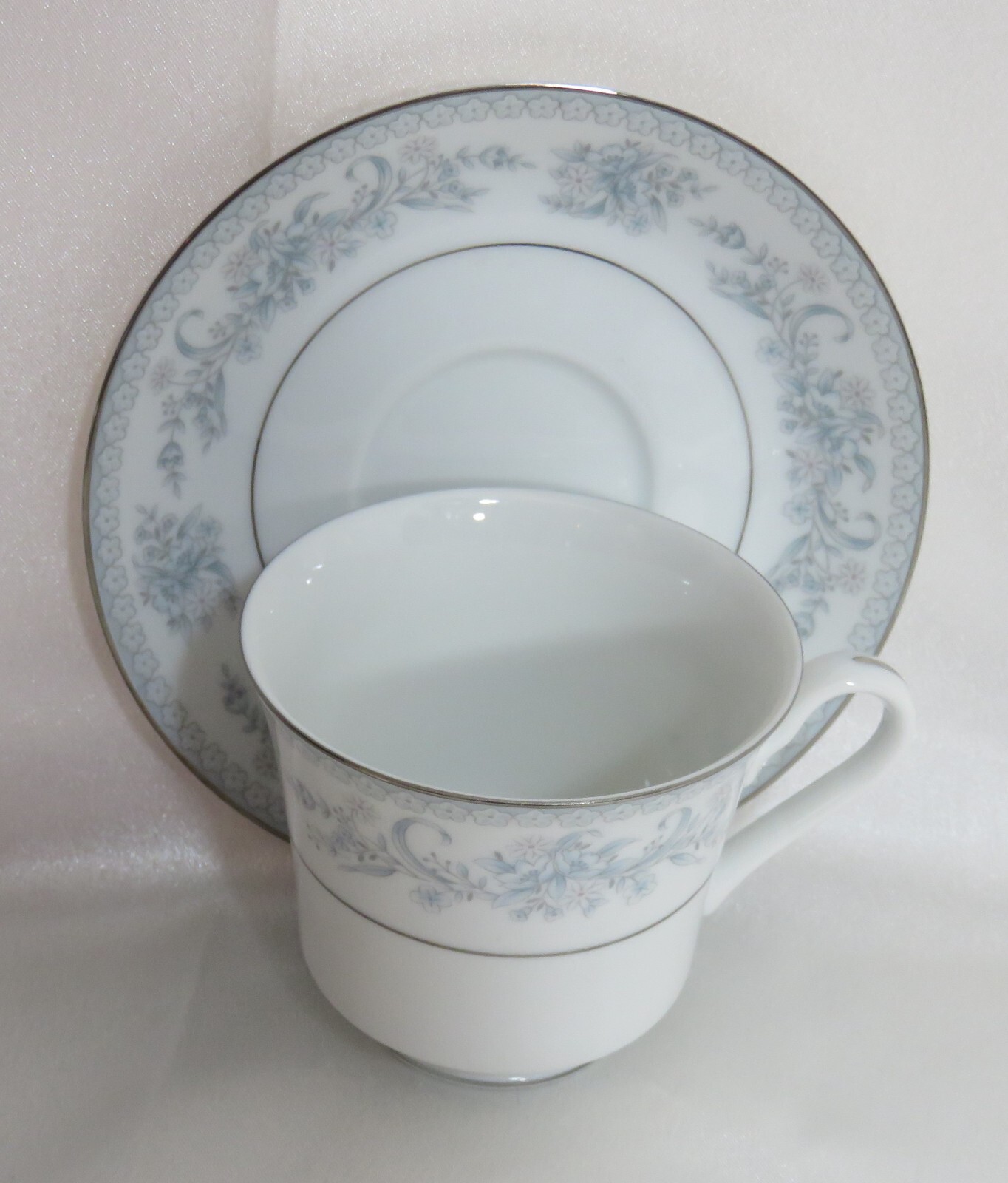 Mikasa Fine China Cup & Saucer DRESDEN ROSE White Blue Flowers – Platinum Trim