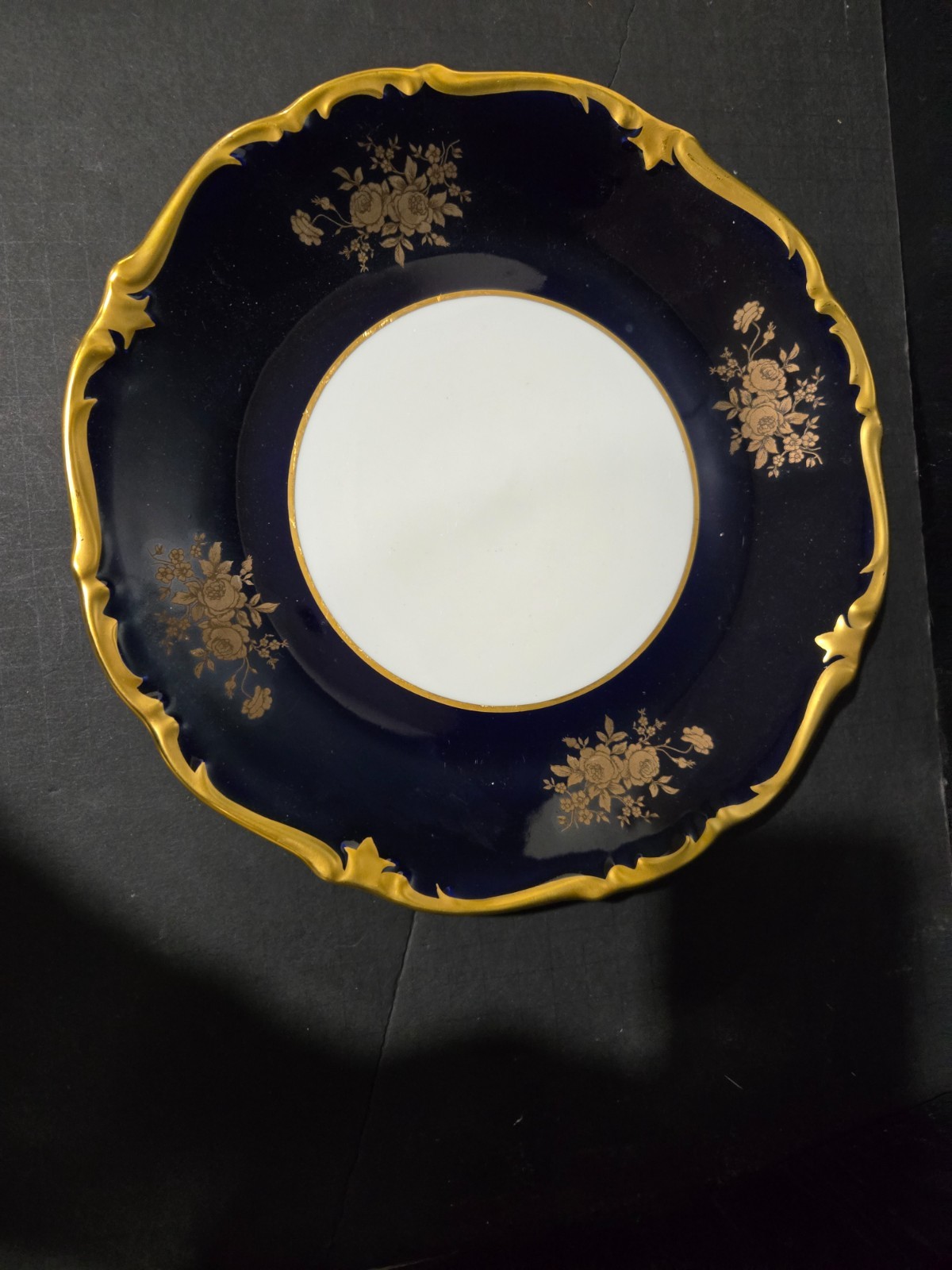 (1) VINTAGE ECHT KOBALT BLUE 11 INCH PLATE