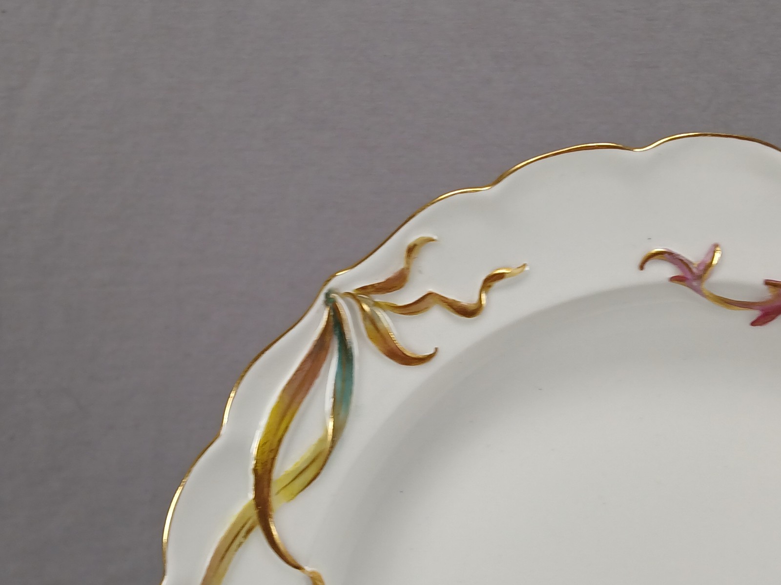 Royal Worcester Hand Painted Fish Relief Molded Seaweed Gold 9 1/8 Inch Plate B
