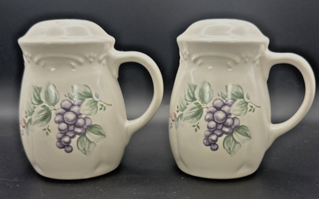 Salt & Pepper Shakers Pfaltzgraff Grapevine Stovetop Handles White Leaves 5″ VTG