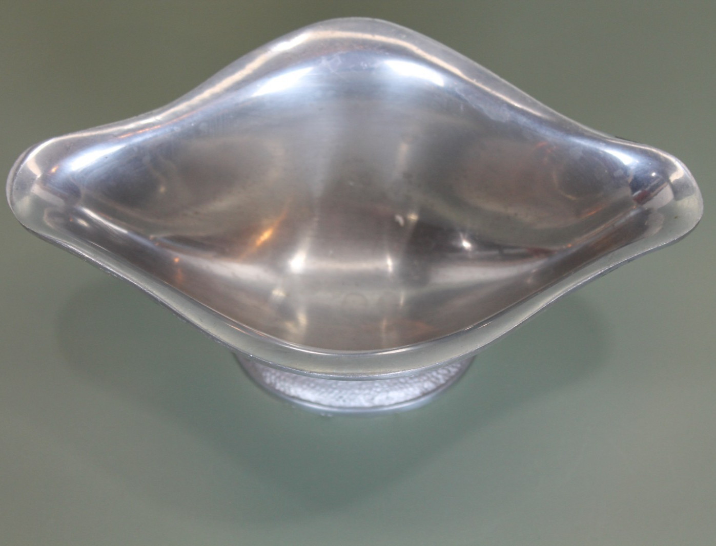 Guardian Service – Cast Aluminum – Gravy Boat – 8 1/4″ L x 4 7/8″ W x 3 5/8″ H
