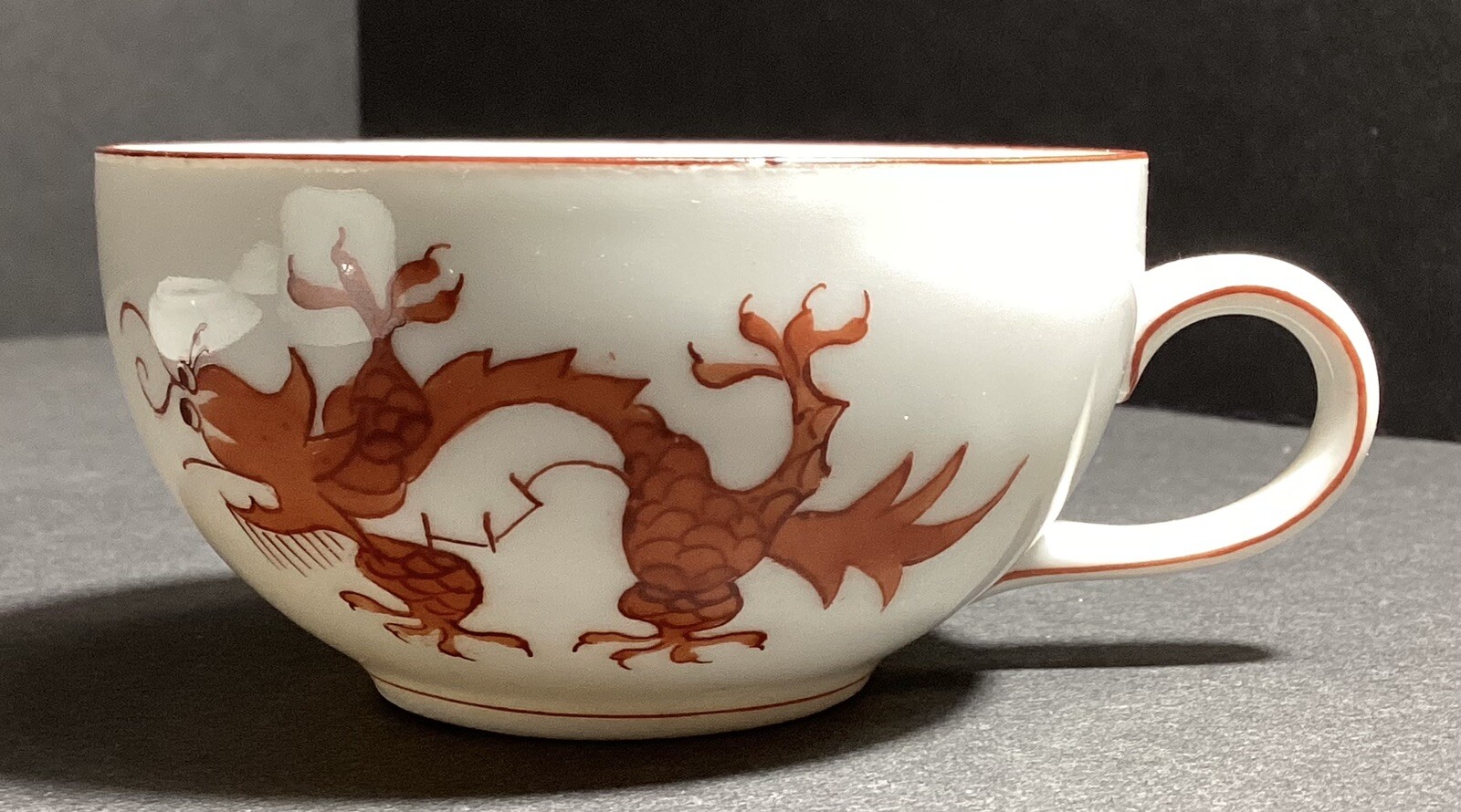 2 FREIBERGER Red Dragon porzellan Porcelain Demi Tasse 2 Cups & 2Saucers Germany