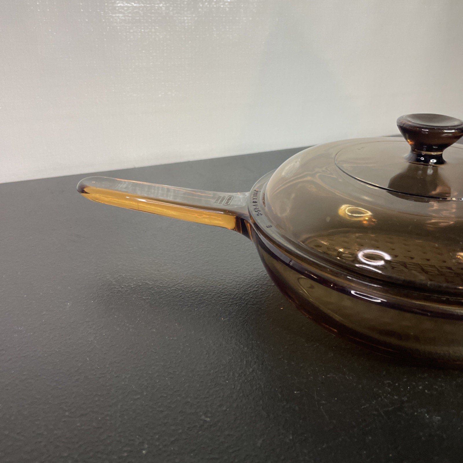 Vintage Vision Corning France Amber Glass 7″ Waffle Skillet w/ Pyrex Lid V-1.5-C