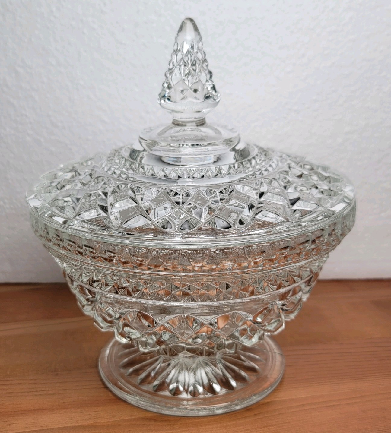 Anchor Hocking Wexford Covered Candy Dish Pedestal Crystal Glass w Lid 7.5 In