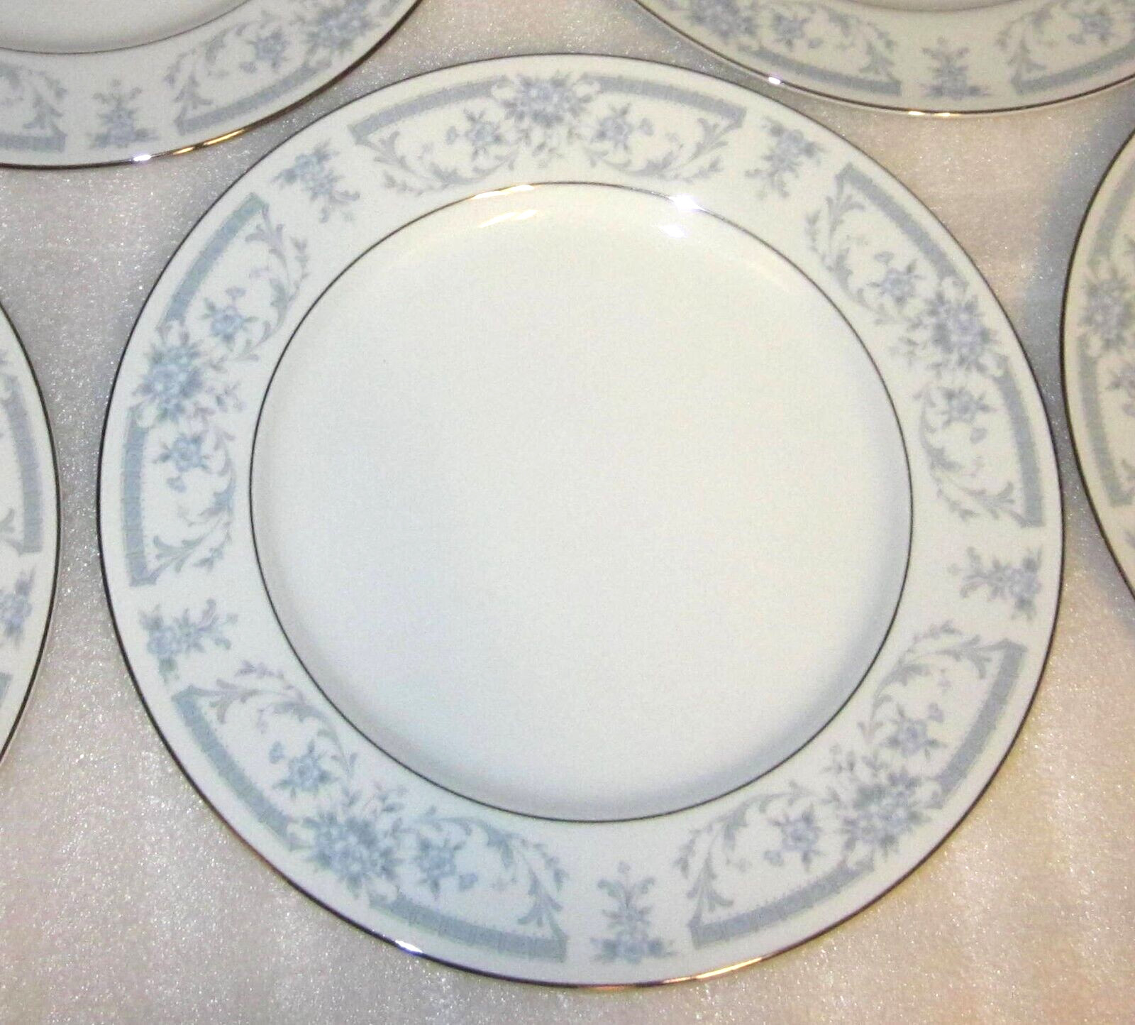 SET OF 5 ~ NEW ~ SHEFFIELD Fine China BLUE WHISPER 10 3/8″ DINNER PLATES JAPAN