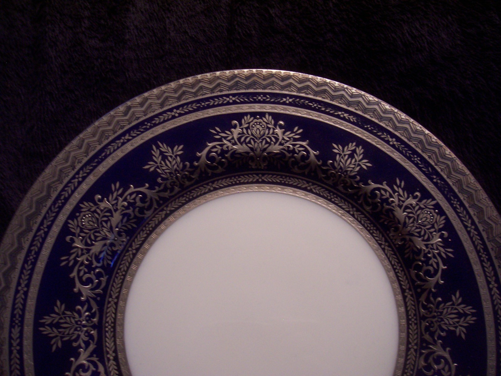 MINTON RAISED PLATINUM SILVER ENCRUSTED COBALT DINNER PLATE MINT 10 1/8 INCHES