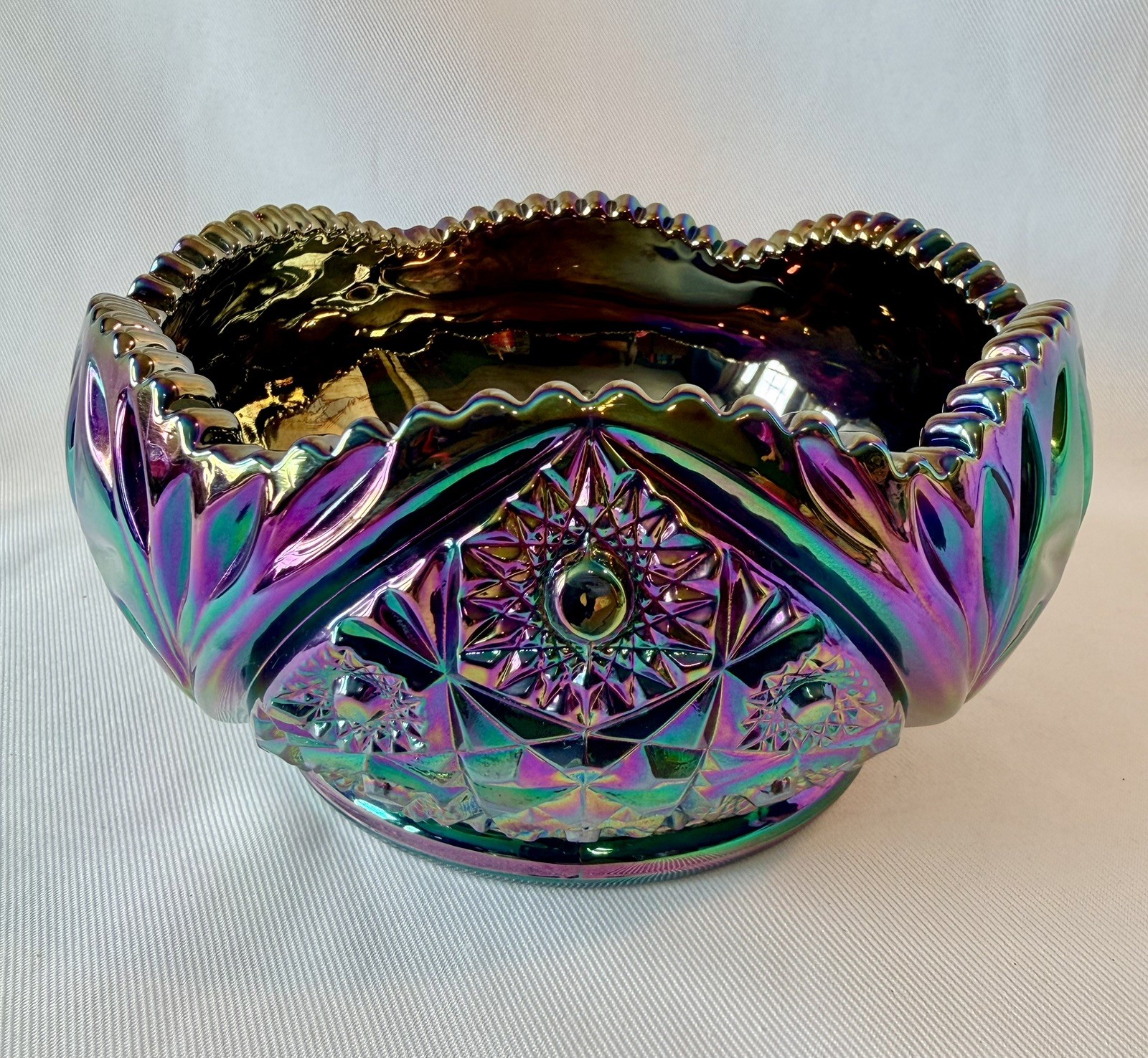 LE Smith Heritage Carnival Glass Bowl 7.25” Iridescent Sawtooth Hobstar Amethyst