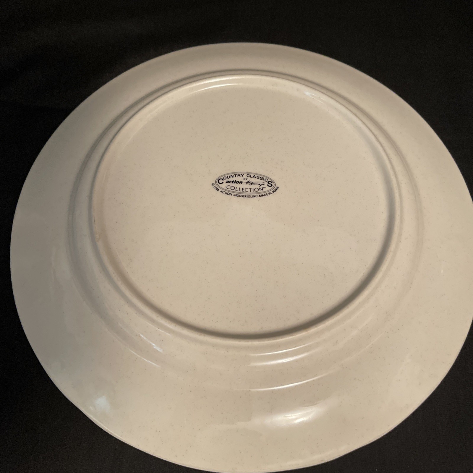 1988 COUNTRY CLASSICS ACTION COLLECTION DINNER PLATE 10 3/4 IN. PREOWNED