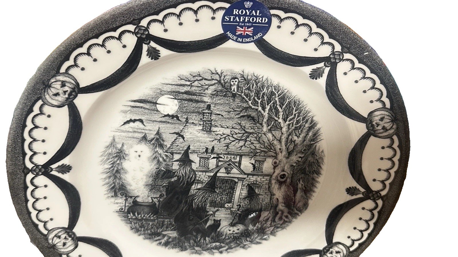 Royal Stafford Halloween The Witches Coven w/ Cat 11″ Set-4 Dinner Plates NEW