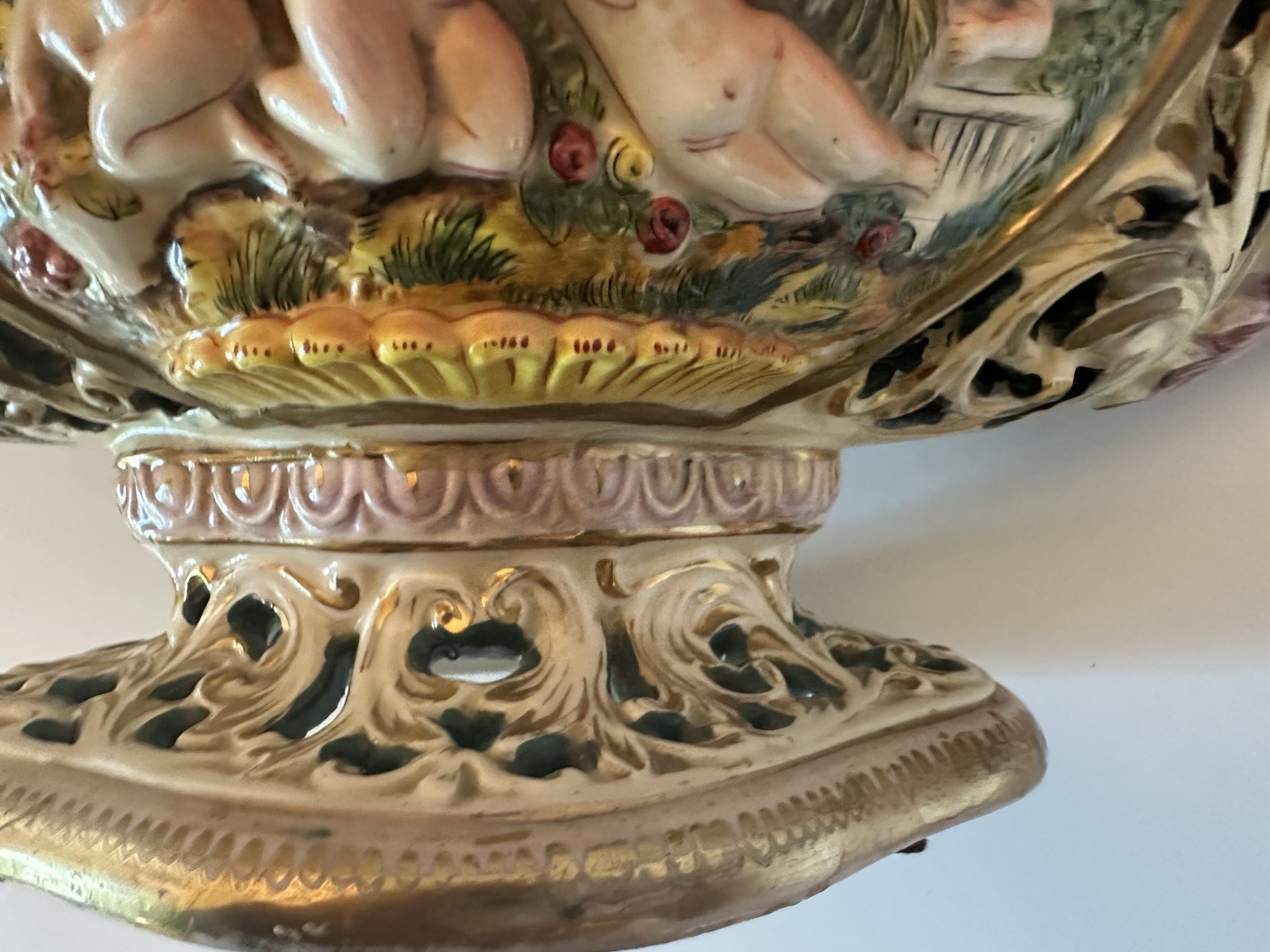 Capodimonte Center Piece Bowl. Hand-painted Ardalt Italy