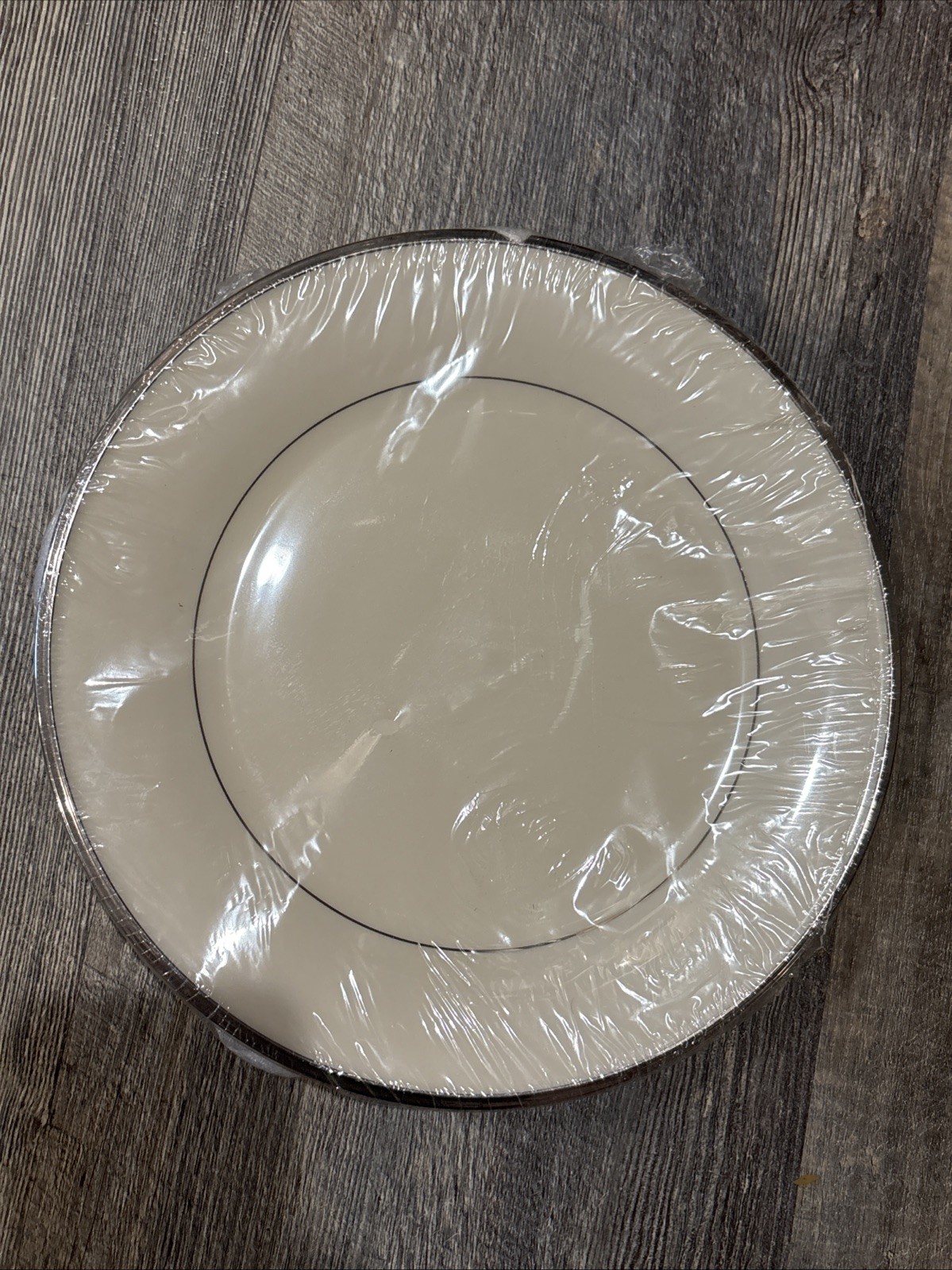 Set of 4 Lenox SOLITAIRE 10-1/2″ Dinner Plates Ivory with Platinum Trim