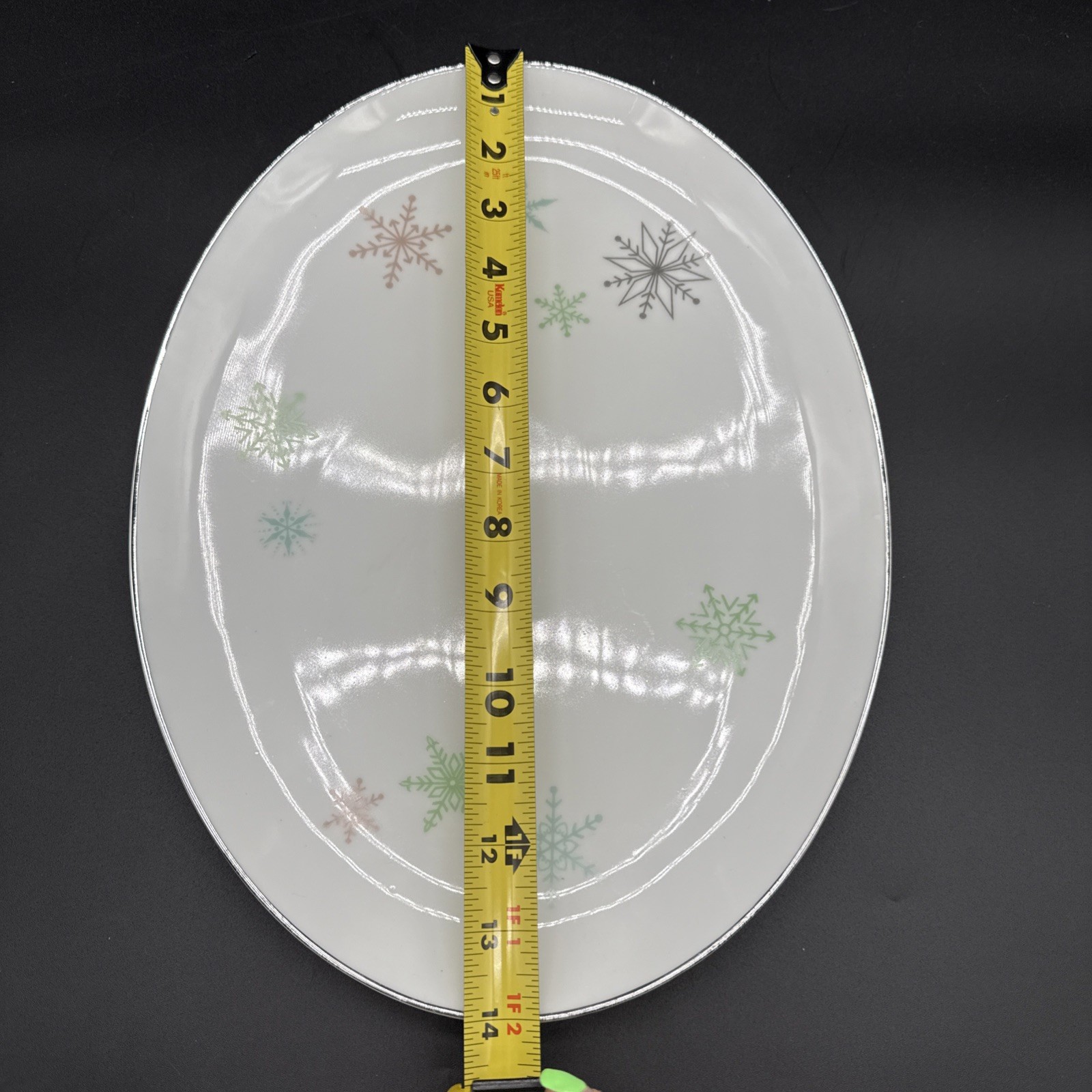 Fine china dinnerware set in ‘Snowflake’ pattern by Harmony House