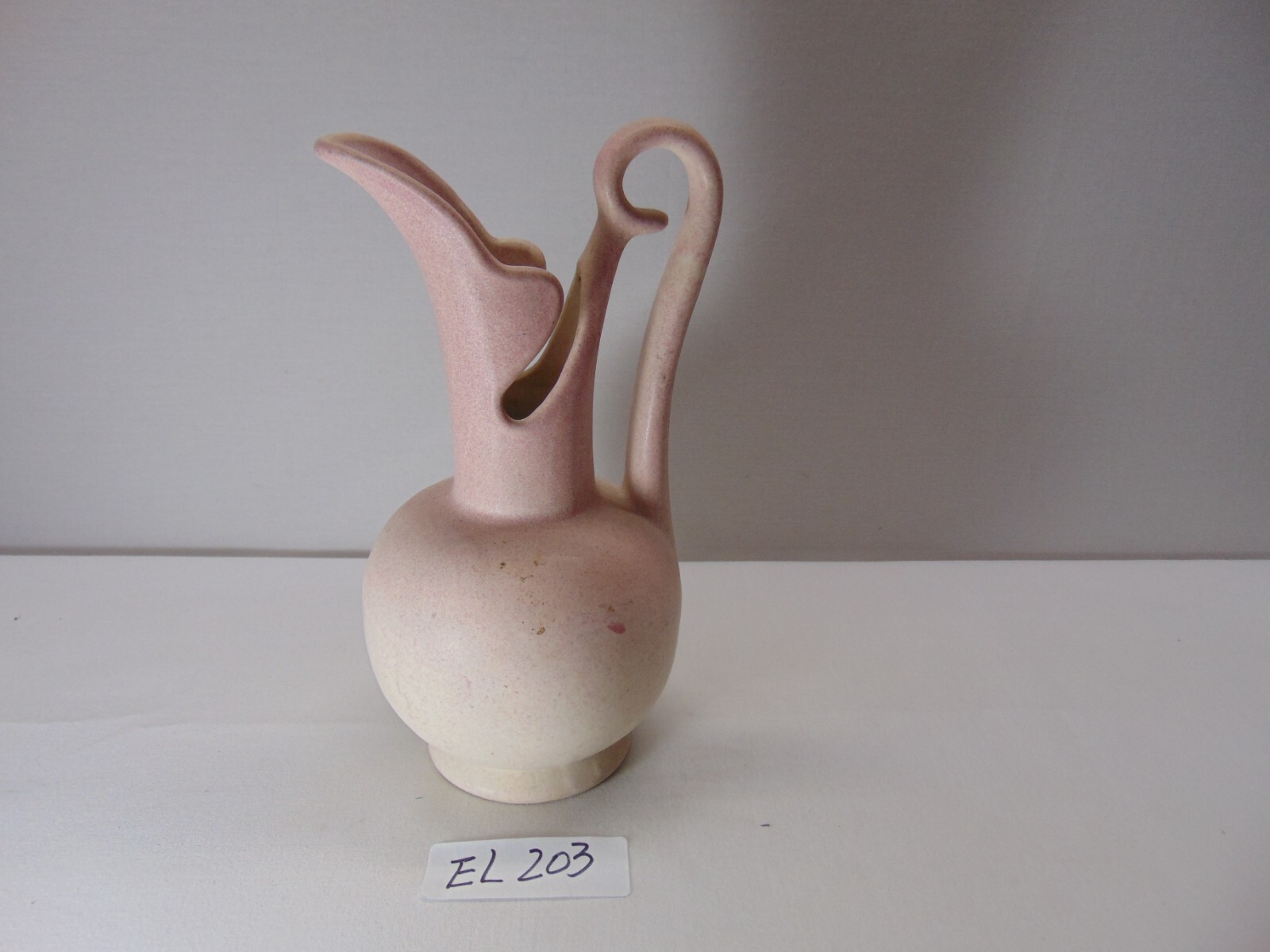 VINTAGE NILOAK PITCHER OZARK ART POTTERY ART DECO PINK & WHITE 9 1/4″ Tall